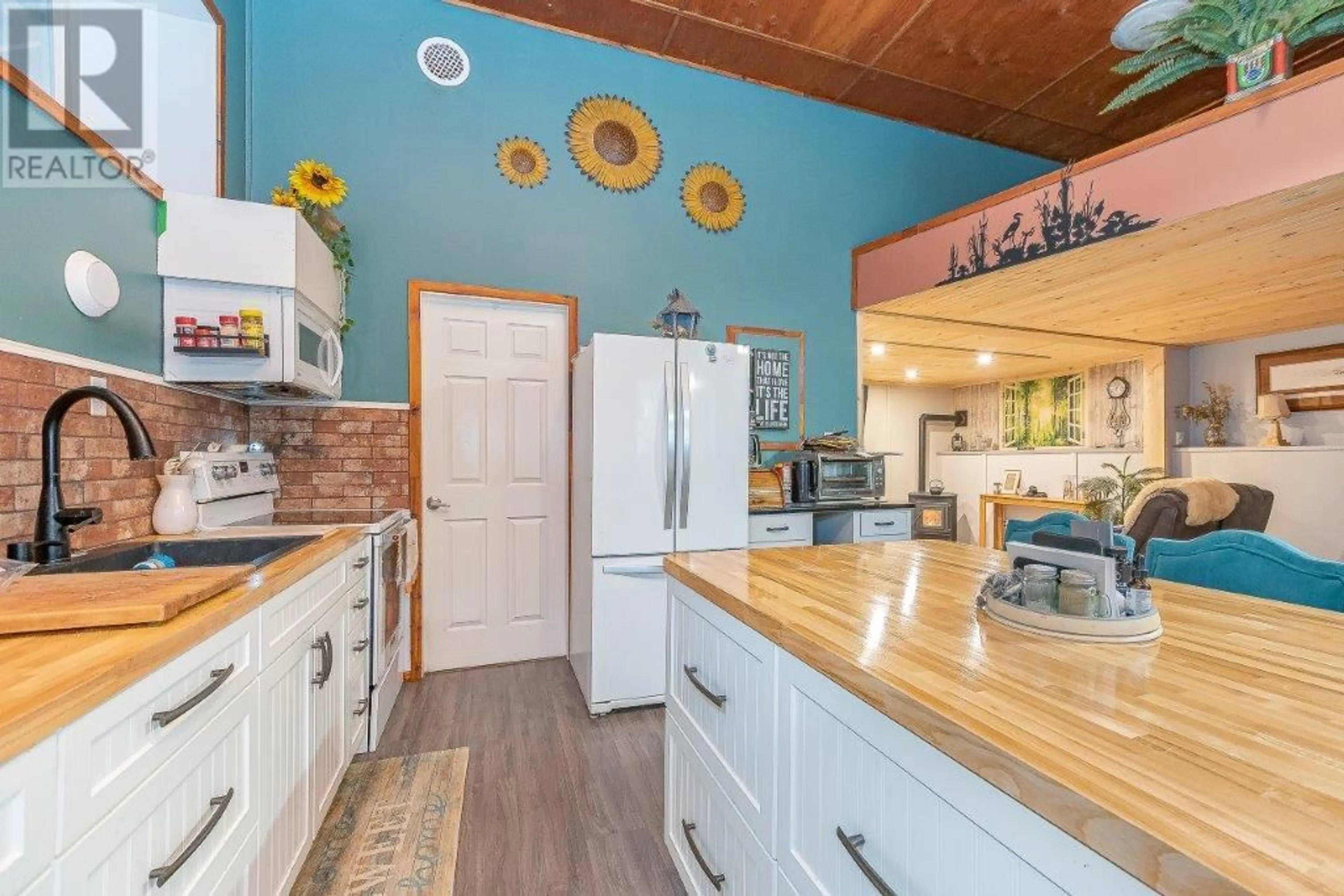 Open concept kitchen, unknown for 3953 MALAKWA ROAD, Malakwa British Columbia V0E2J0