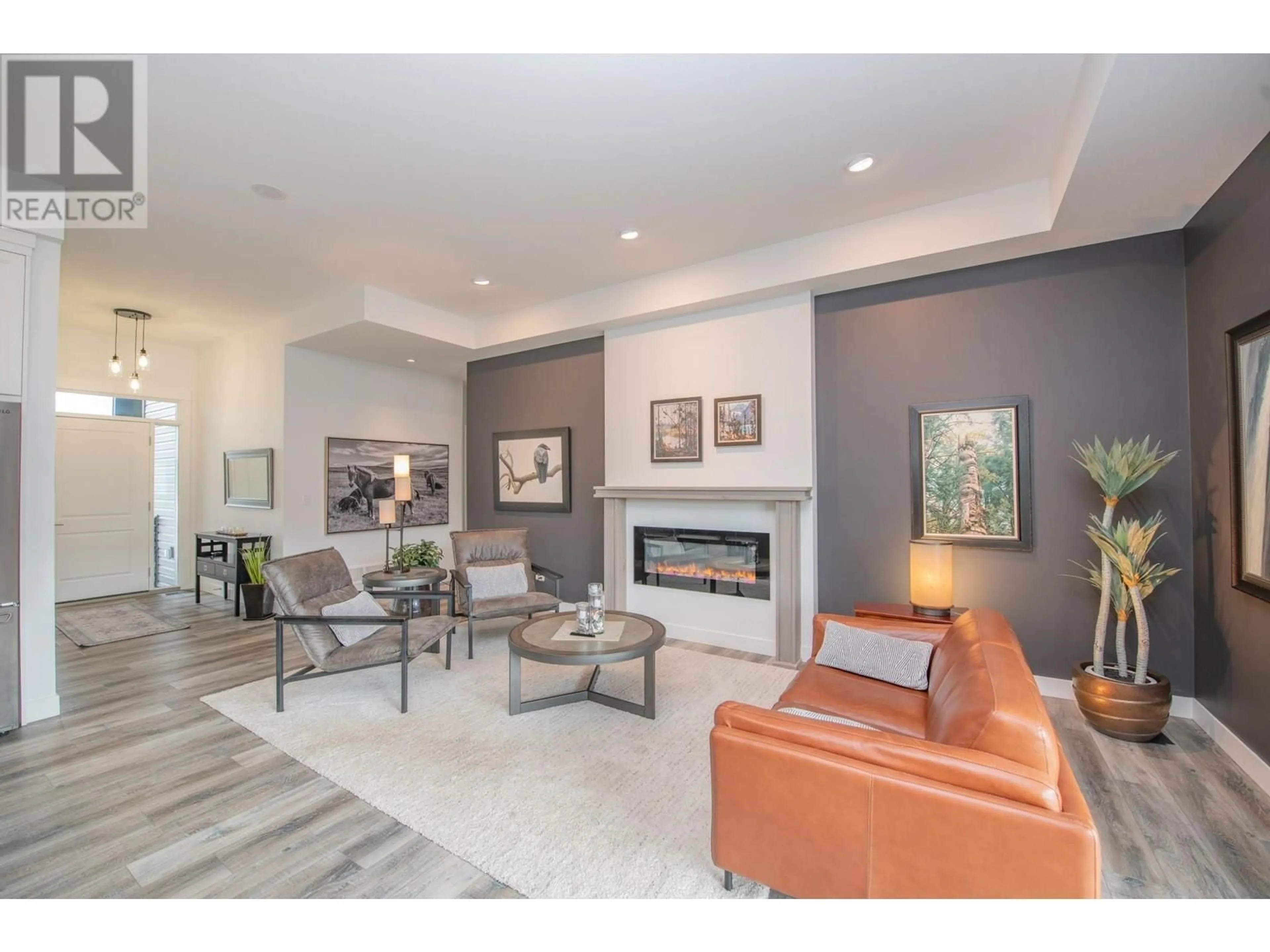 Living room with furniture, unknown for 465 4 STREET, Vernon British Columbia V1H1Z1