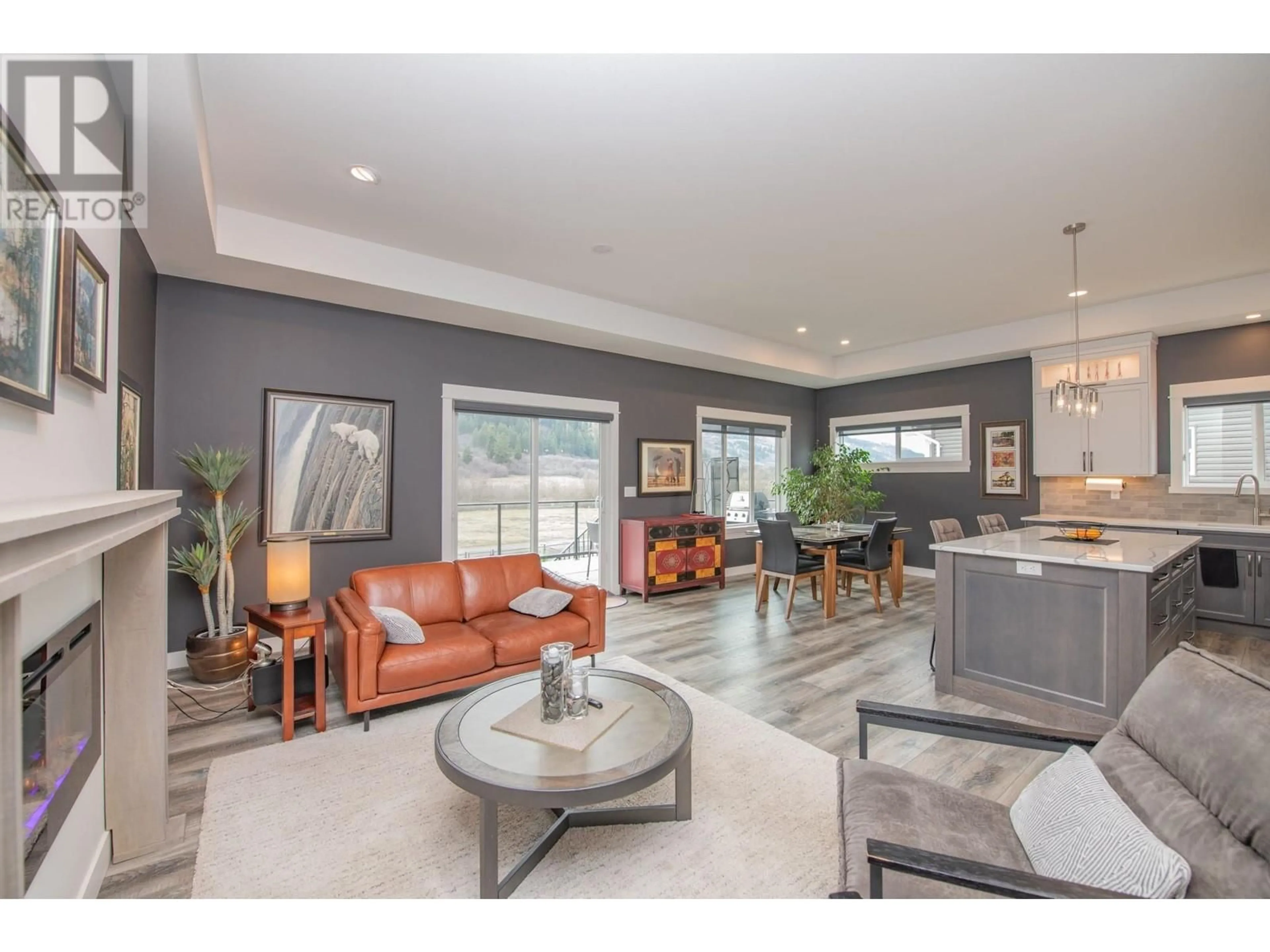 Living room with furniture, unknown for 465 4 STREET, Vernon British Columbia V1H1Z1