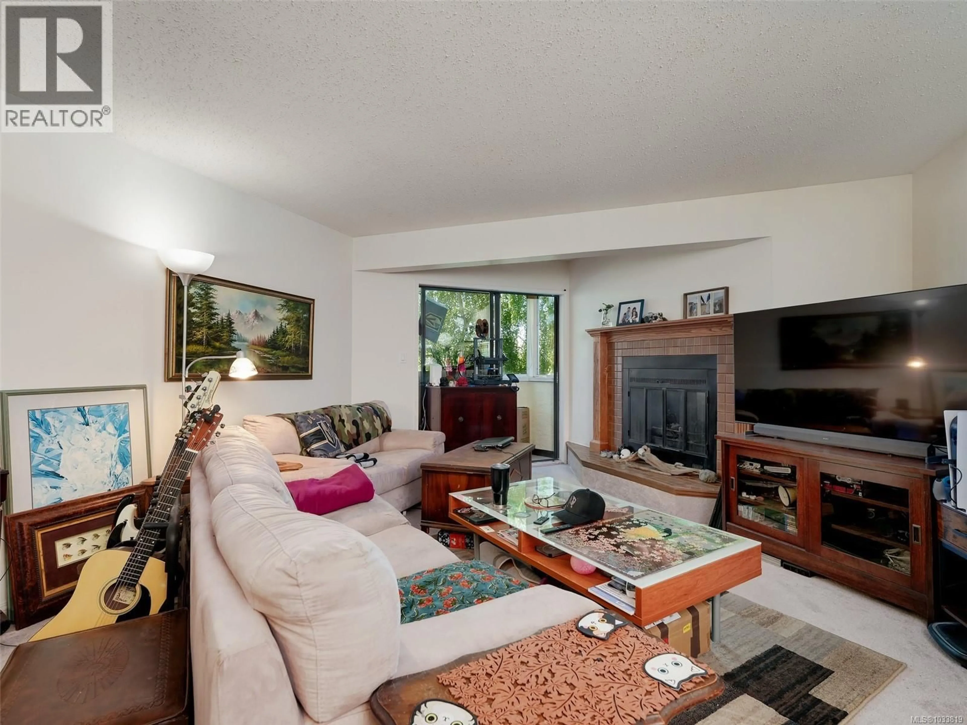 Living room with furniture, unknown for 301 - 9900 FIFTH STREET, Sidney British Columbia V8L2X3
