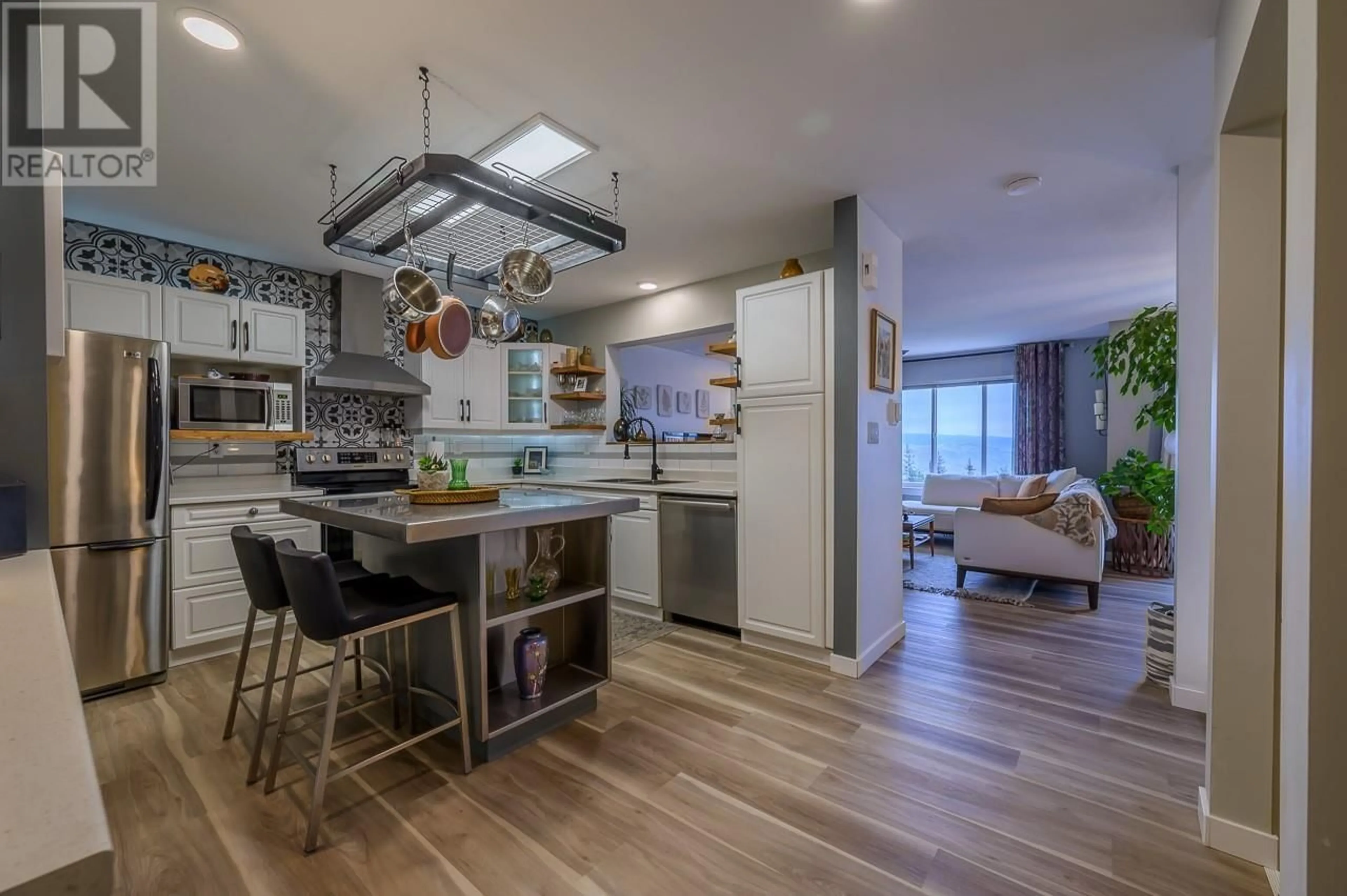 Open concept kitchen, wood/laminate floor for 5 - 750 DUNROBIN DRIVE, Kamloops British Columbia V1S1X3
