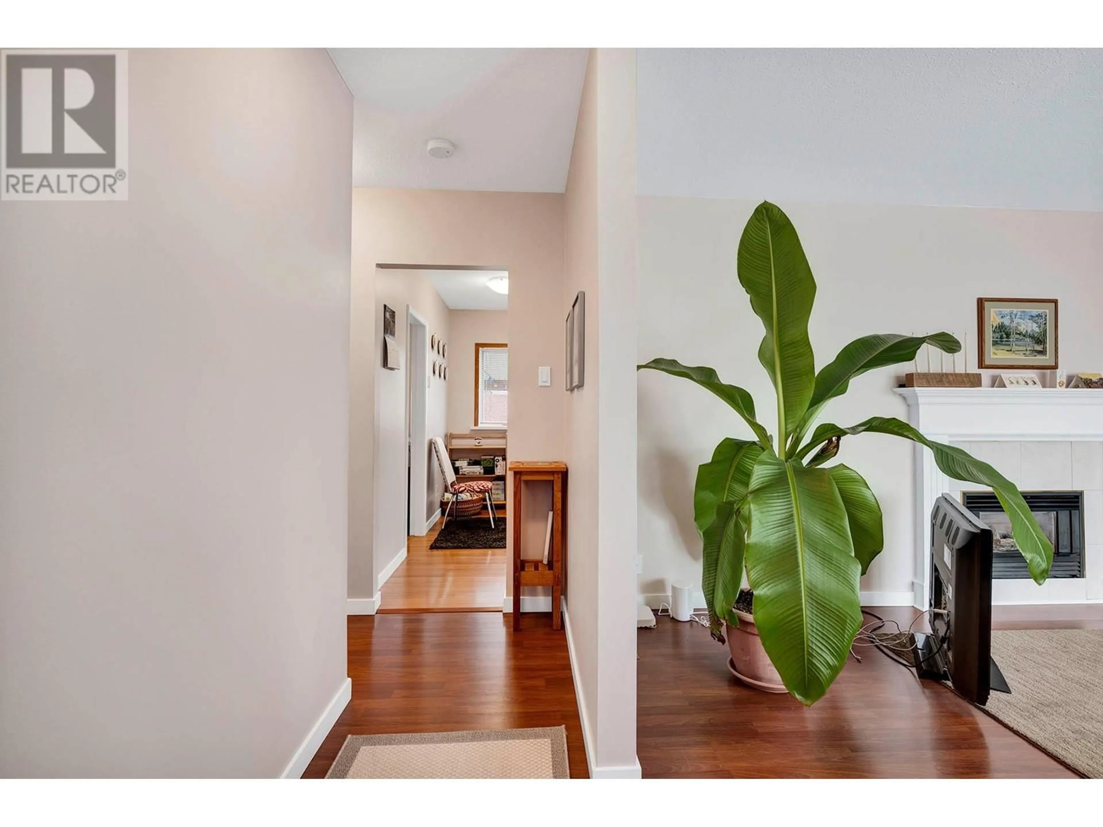 Indoor entryway for 644 Brandon Avenue, Kamloops British Columbia V2V1N4