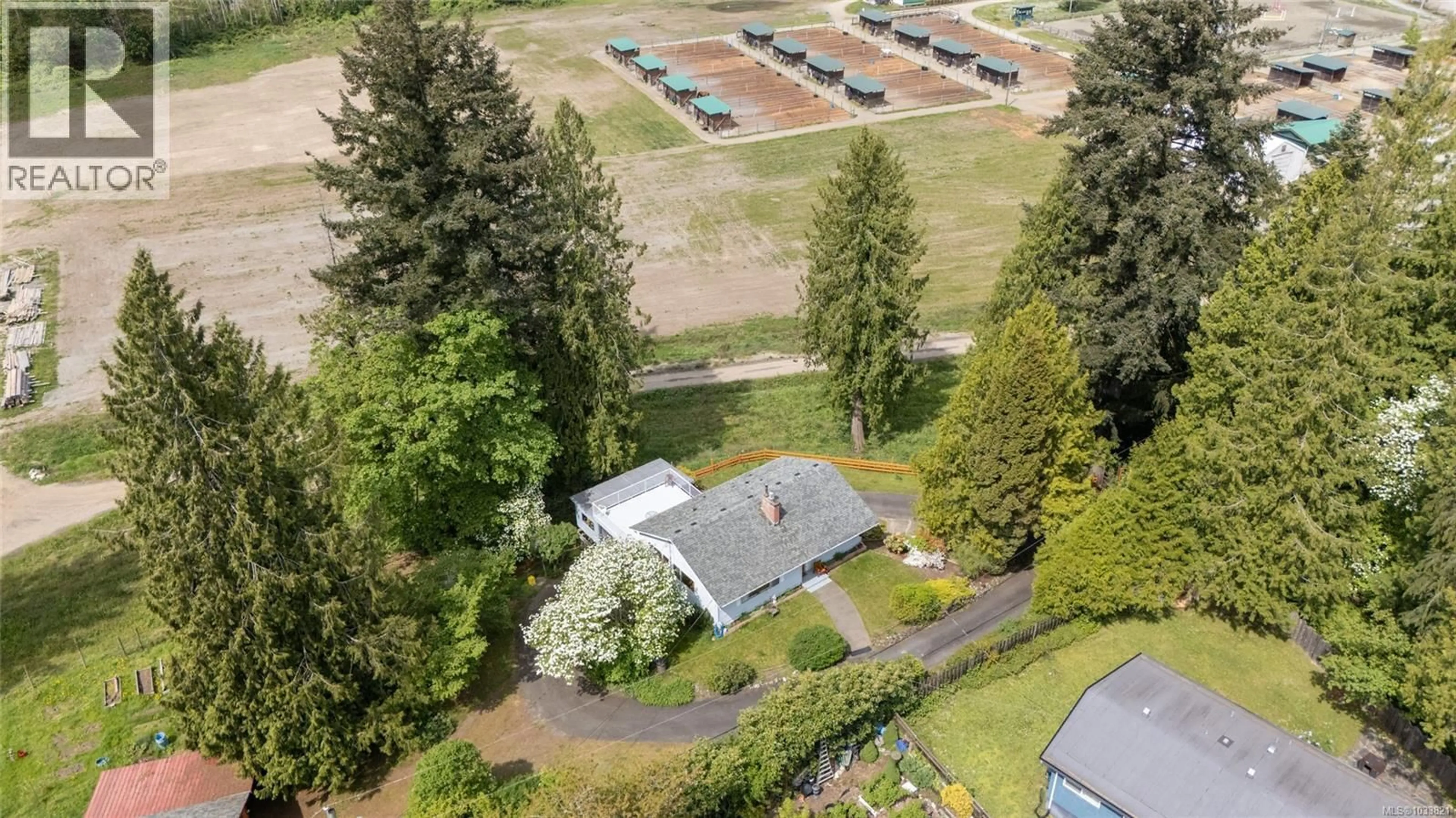 A pic from outside/outdoor area/front of a property/back of a property/a pic from drone, unknown for 399 ARBUTUS AVENUE WEST, Duncan British Columbia V9L1J1
