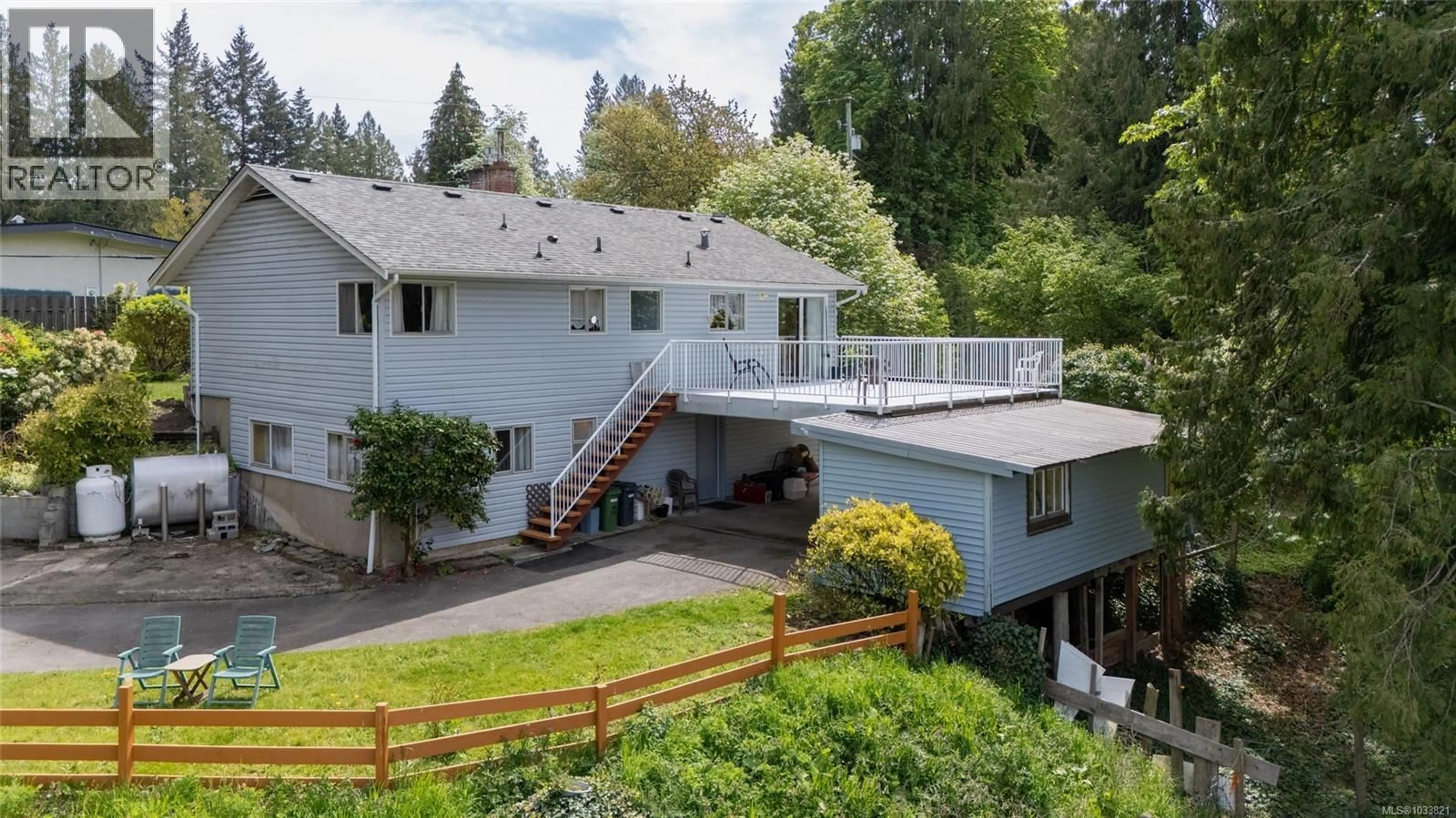 A pic from outside/outdoor area/front of a property/back of a property/a pic from drone, unknown for 399 ARBUTUS AVENUE WEST, Duncan British Columbia V9L1J1