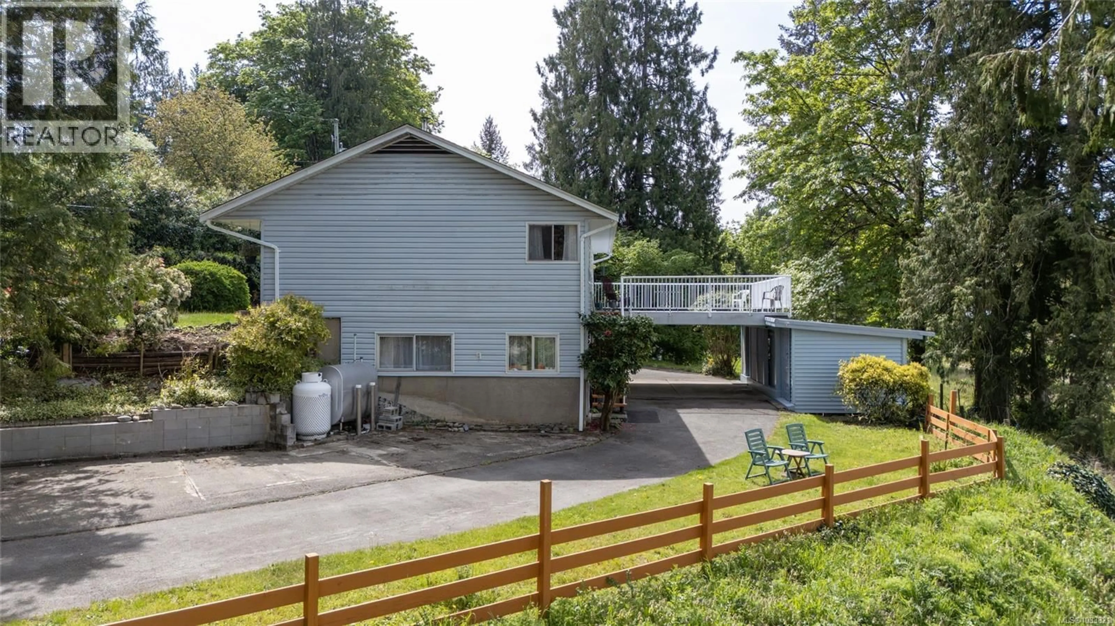 A pic from outside/outdoor area/front of a property/back of a property/a pic from drone, street for 399 ARBUTUS AVENUE WEST, Duncan British Columbia V9L1J1