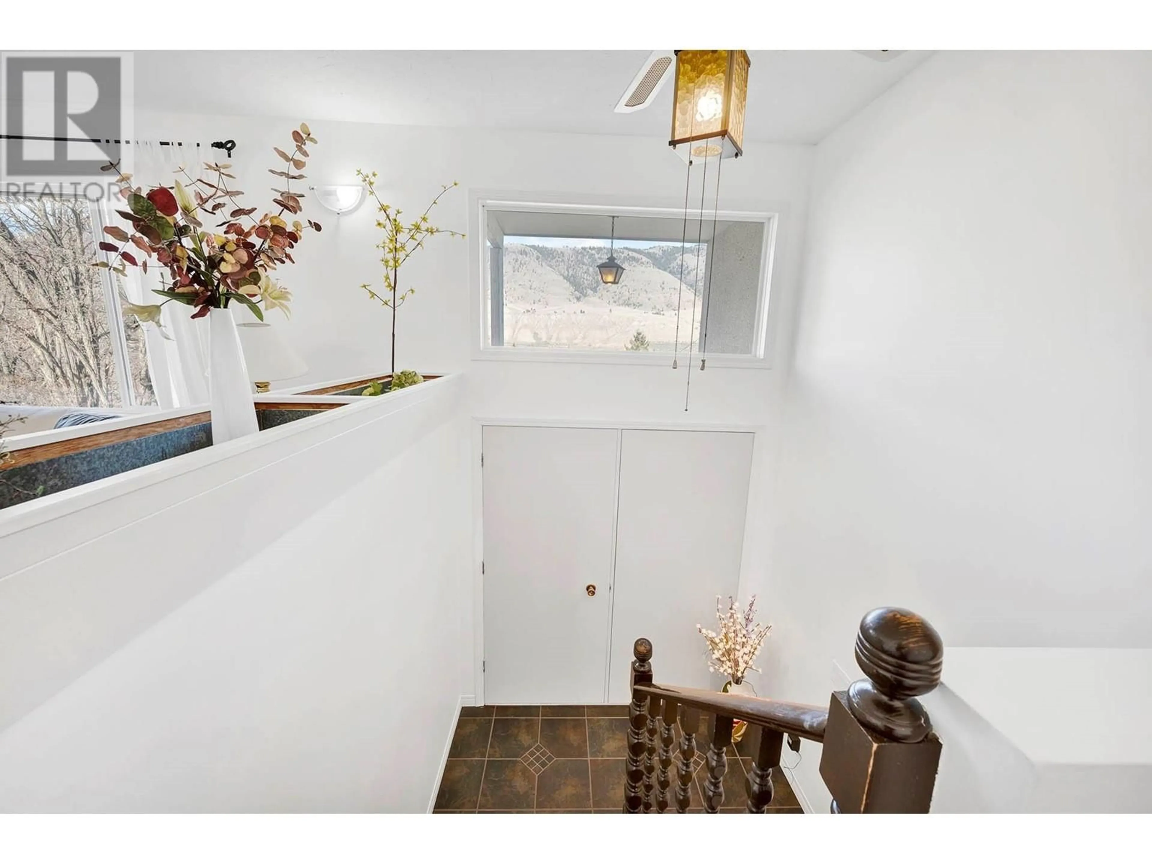 Indoor entryway for 286 MCKAY PLACE, Kamloops British Columbia V2C4R7