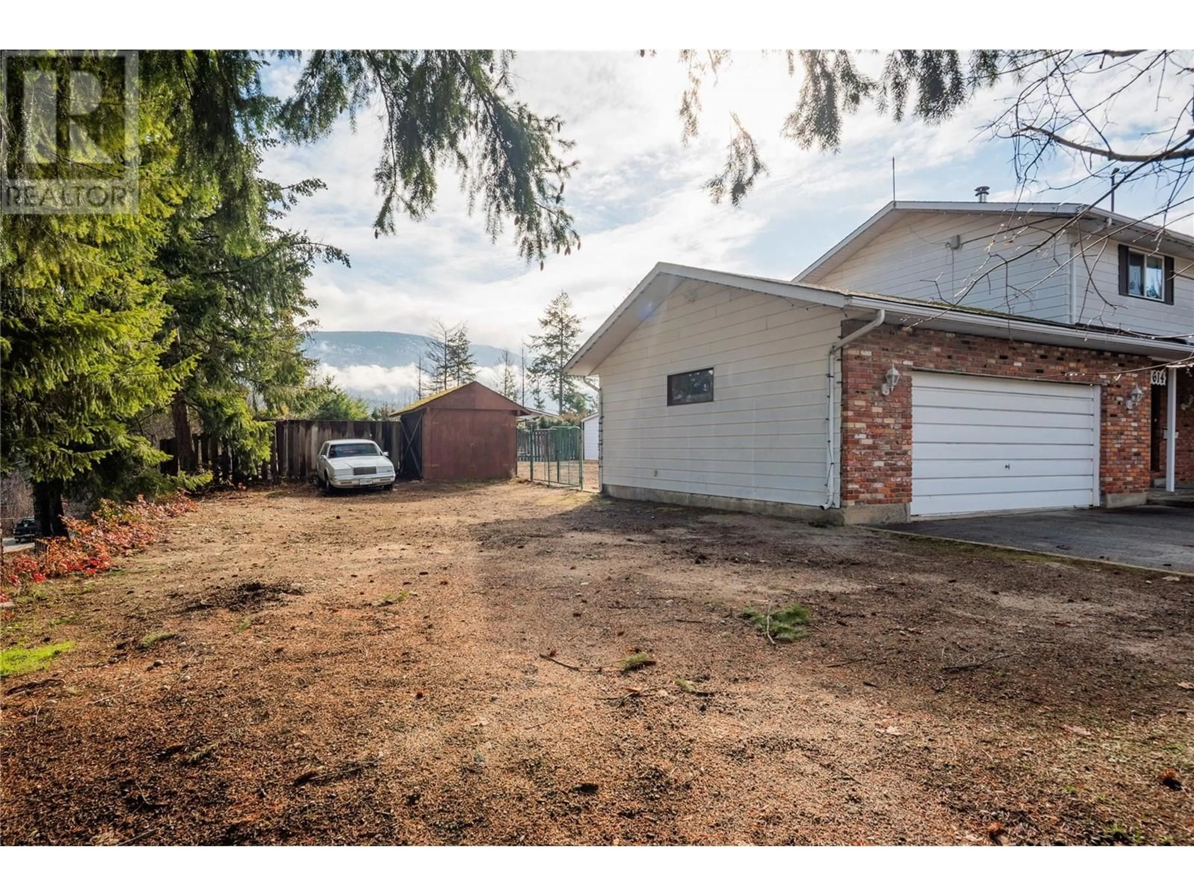 Unknown for 614 12TH STREET, Castlegar British Columbia V1N2K3