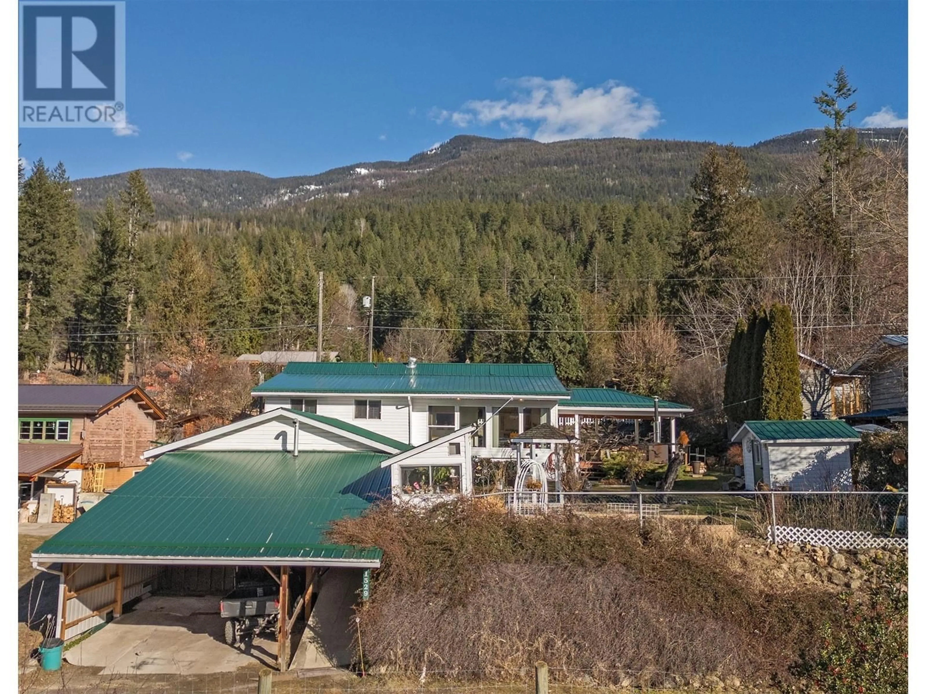 A pic from outside/outdoor area/front of a property/back of a property/a pic from drone, mountain view for 1529 Russel Avenue, Riondel British Columbia V0B2B0