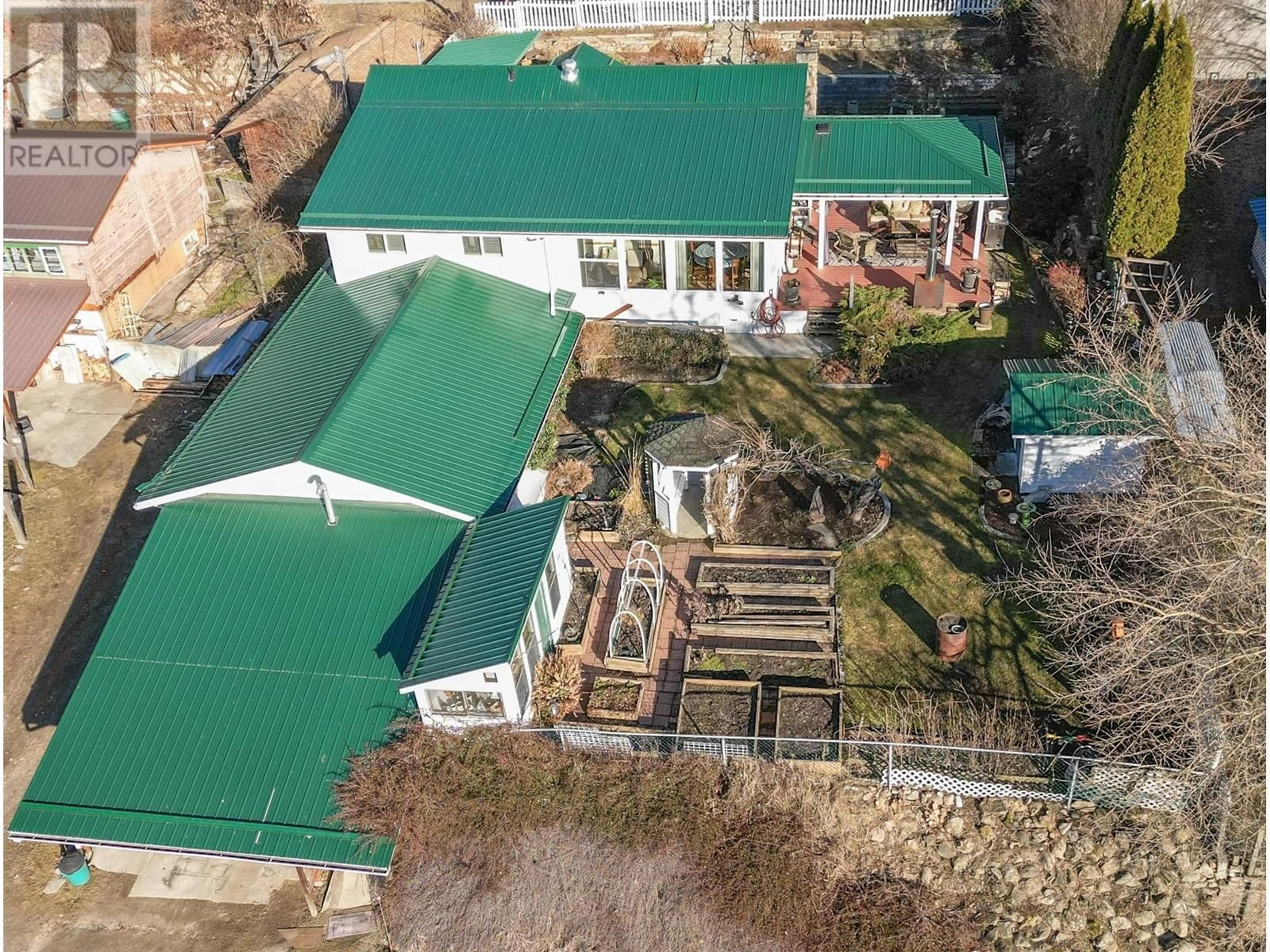 A pic from outside/outdoor area/front of a property/back of a property/a pic from drone, building for 1529 Russel Avenue, Riondel British Columbia V0B2B0