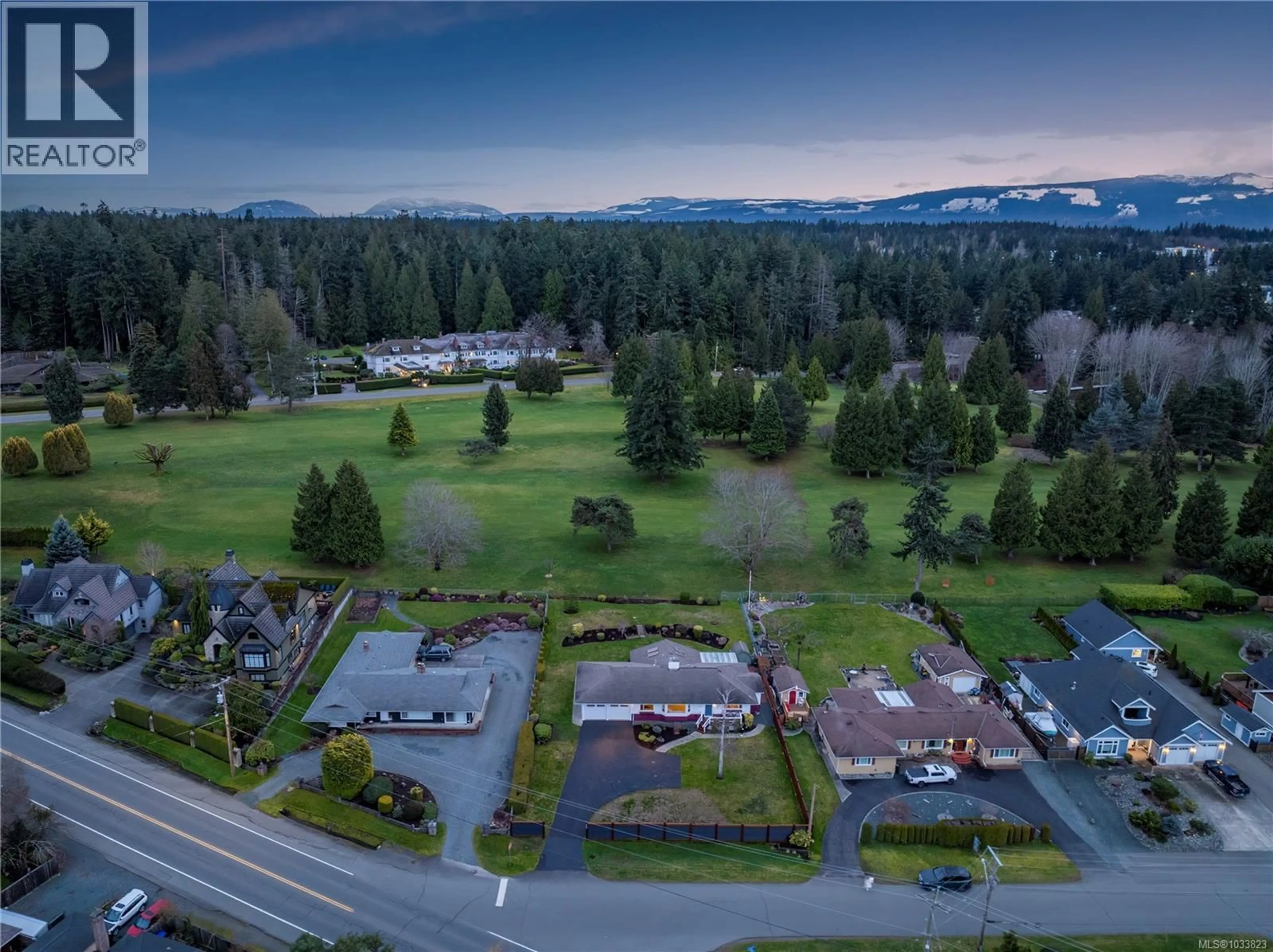 A pic from outside/outdoor area/front of a property/back of a property/a pic from drone, mountain view for 260 ELIZABETH AVENUE, Qualicum Beach British Columbia V9K1G8