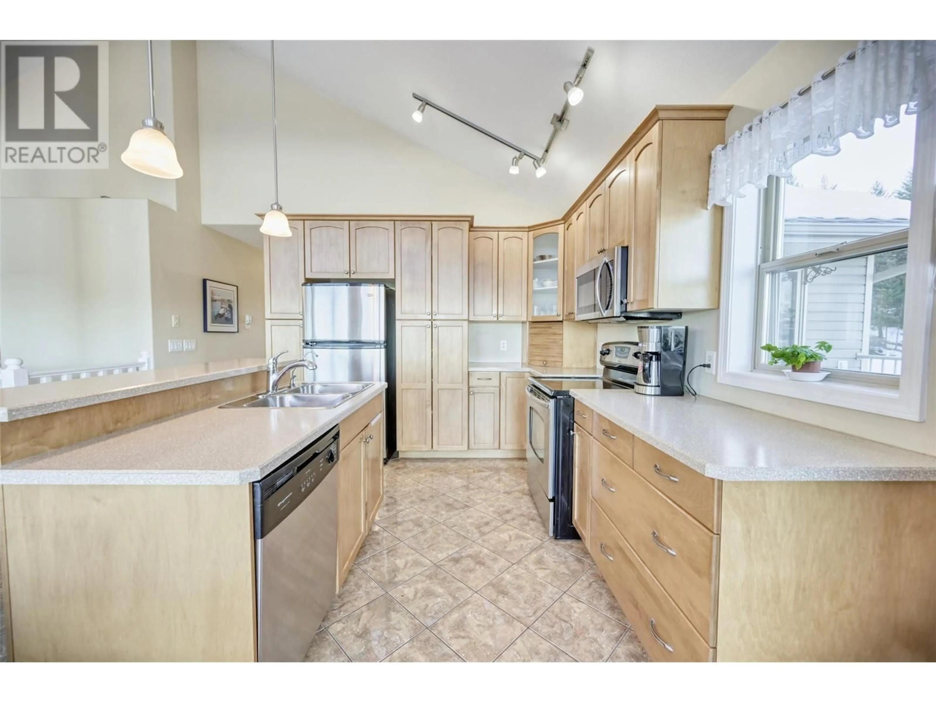 Open concept kitchen, unknown for 1835 HULME CREEK ROAD, Rock Creek British Columbia V0H1Y0