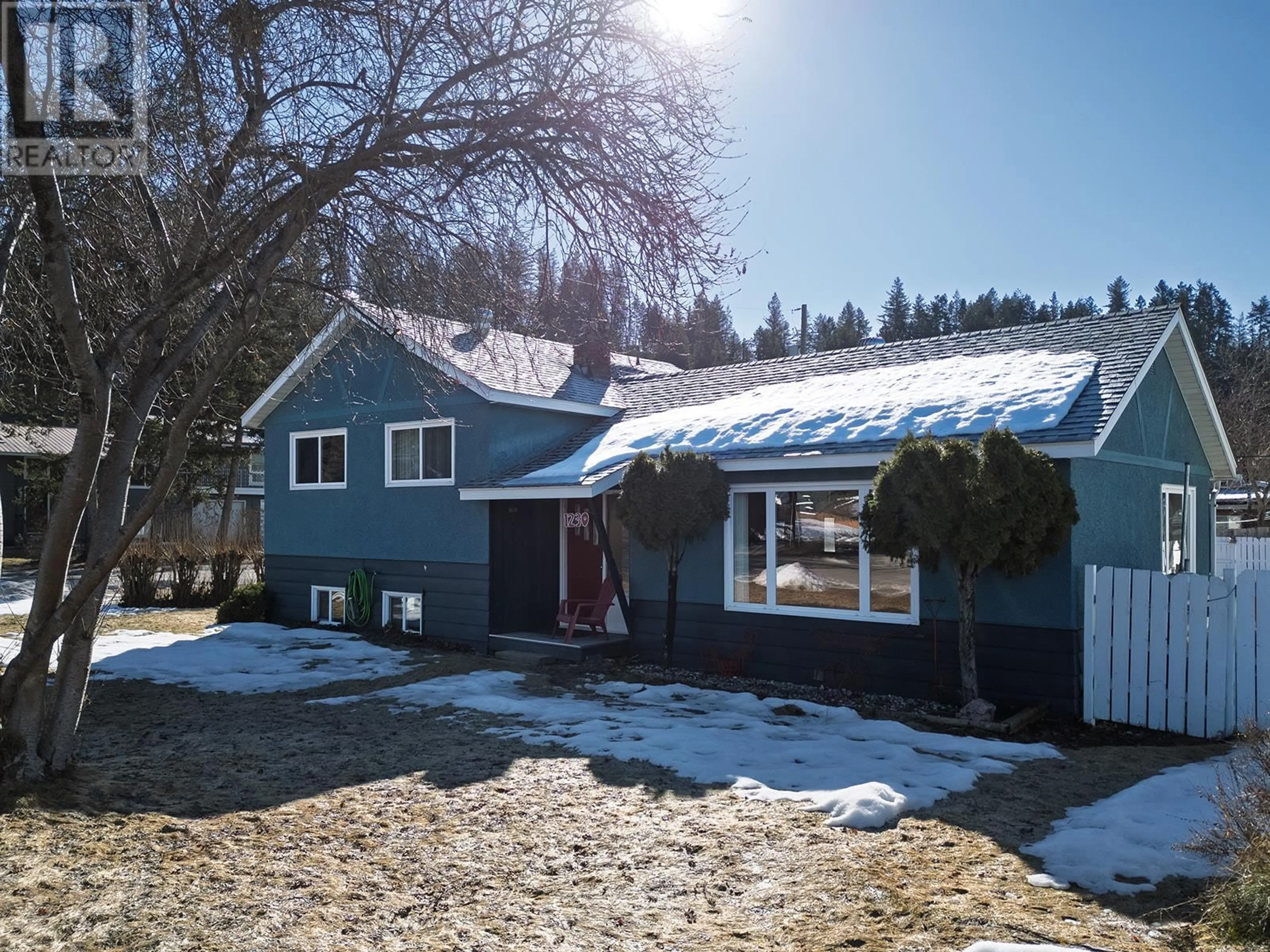 A pic from outside/outdoor area/front of a property/back of a property/a pic from drone, street for 1230 12TH STREET SOUTH, Golden British Columbia V0A1H0