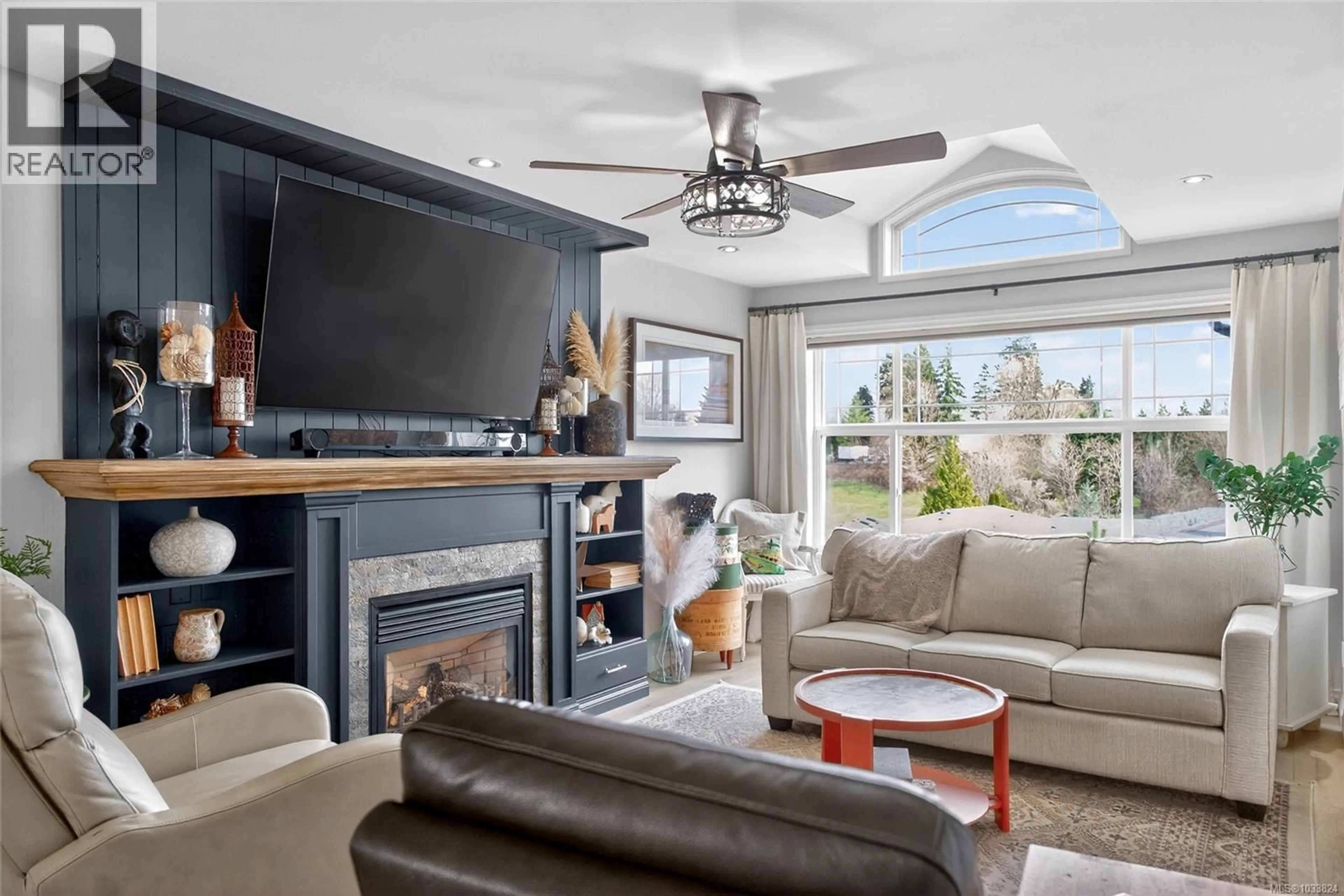 Living room with furniture, unknown for 6162 SAYWARD ROAD, Duncan British Columbia V9L5K1