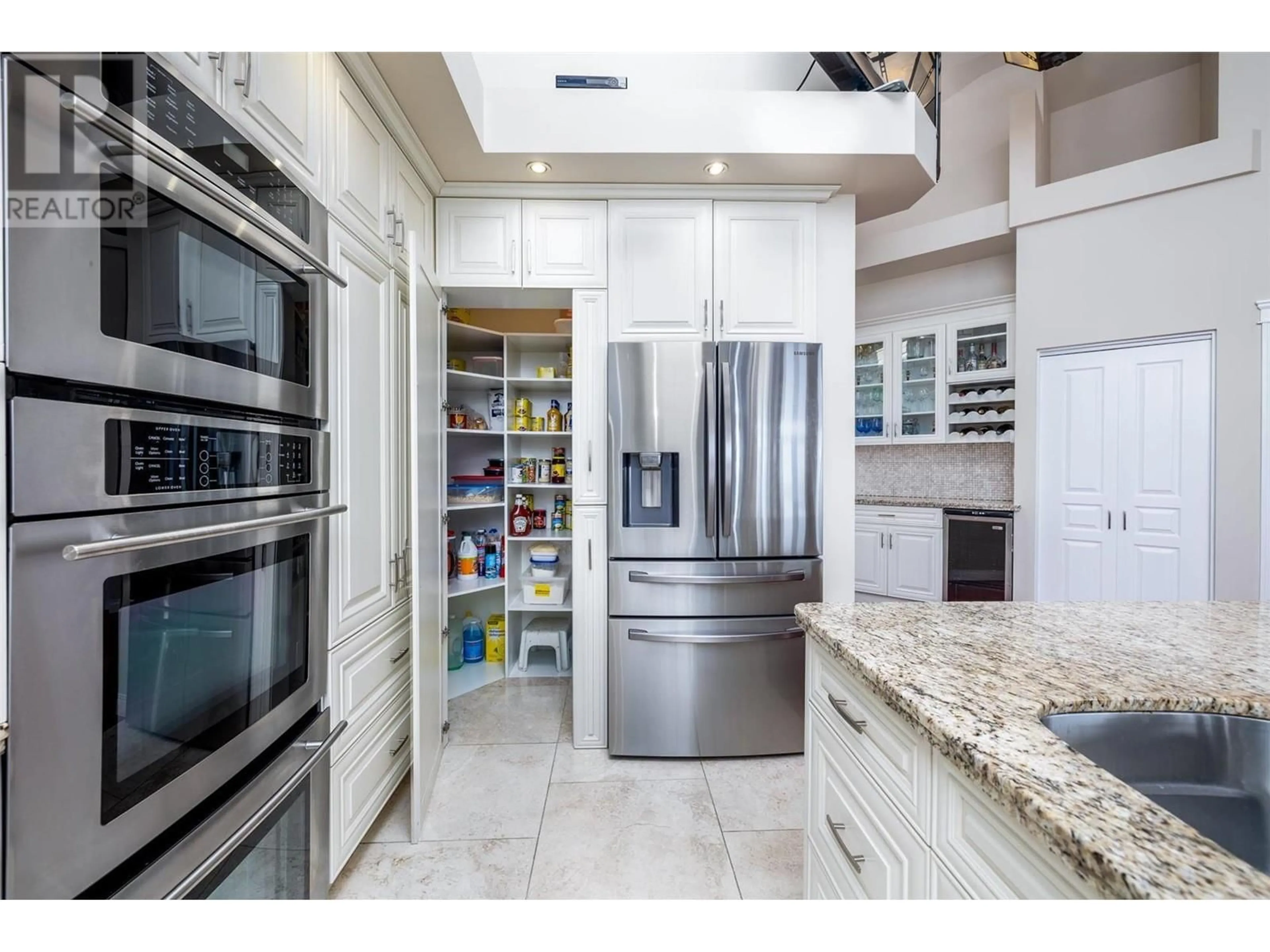 Contemporary kitchen, ceramic/tile floor for 375 TRUMPETER COURT, Kelowna British Columbia V1W5J4