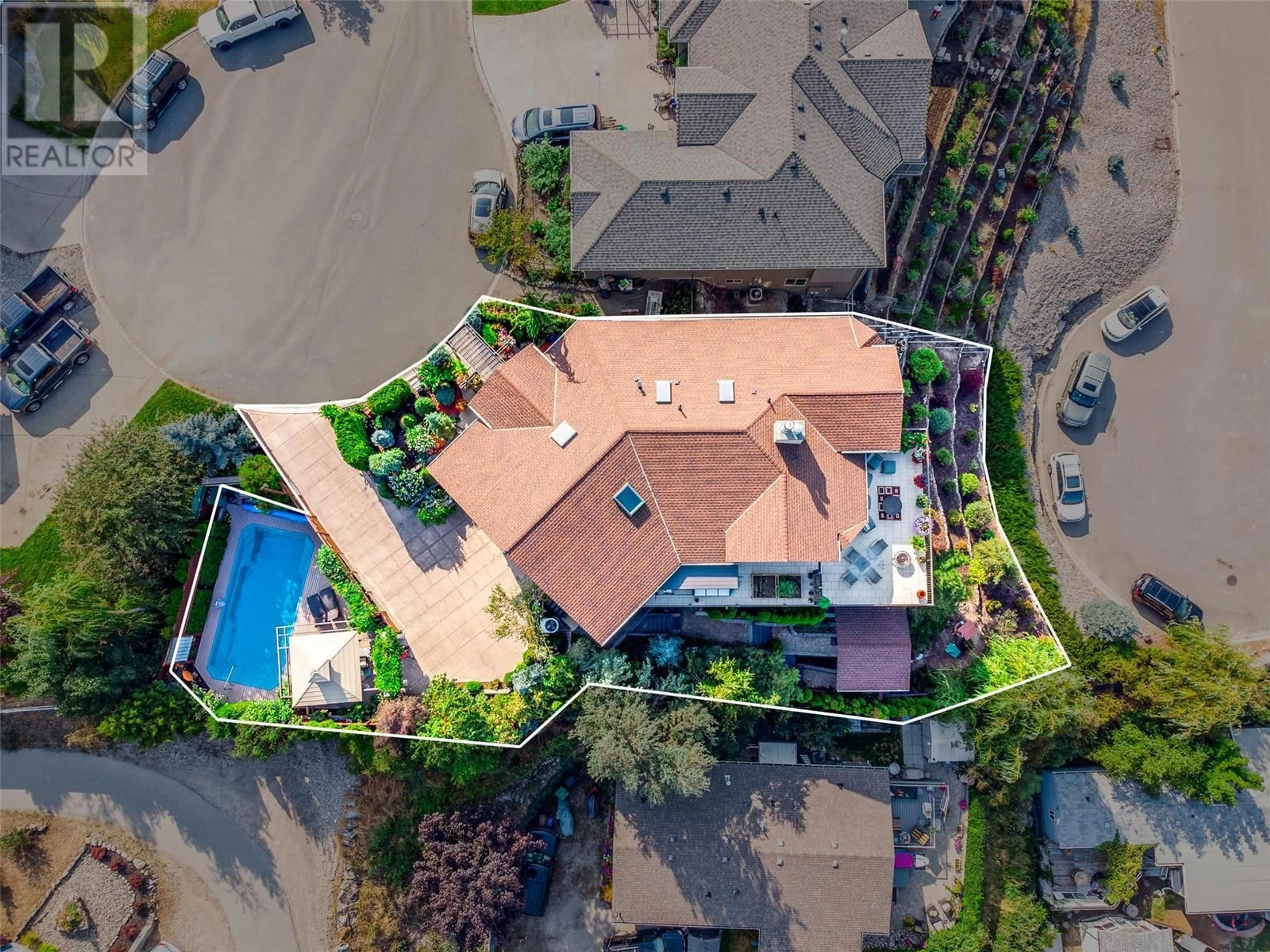 A pic from outside/outdoor area/front of a property/back of a property/a pic from drone, unknown for 375 Trumpeter Court, Kelowna British Columbia V1W5J4