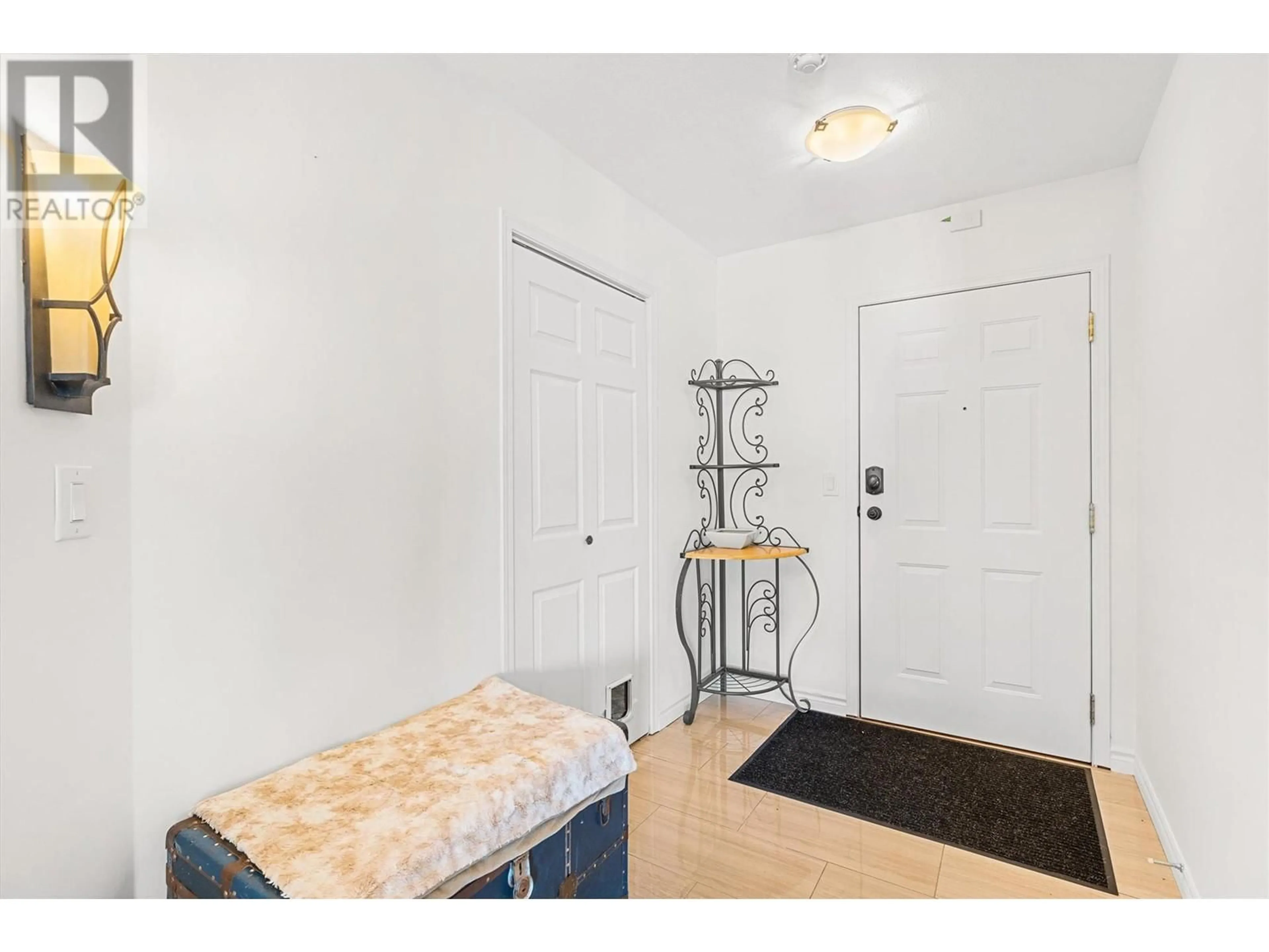 Indoor entryway for 306 - 680 DOYLE AVENUE, Kelowna British Columbia V1Y9S2