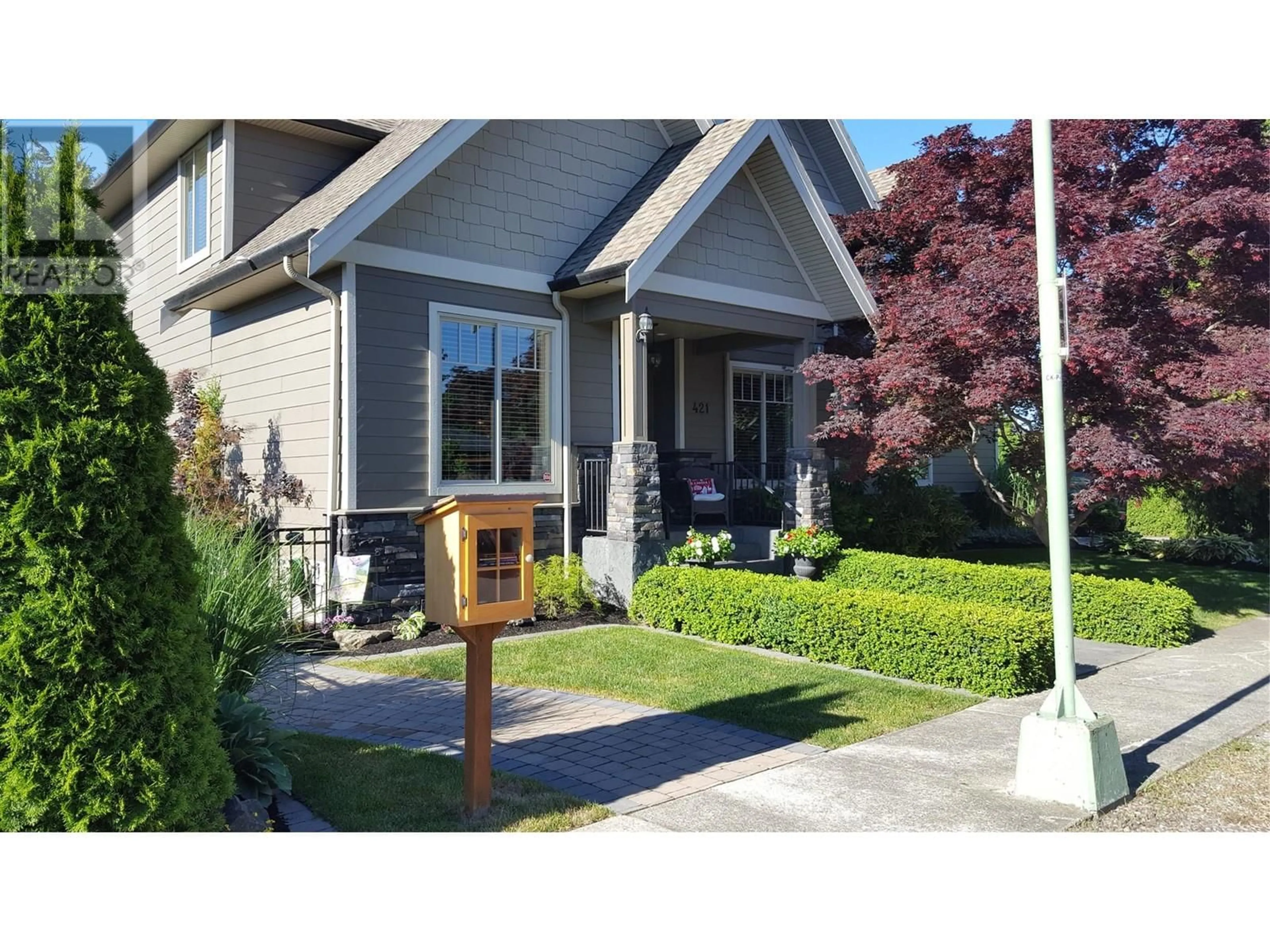 Home with vinyl exterior material, street for 421 BIRCH AVENUE, Kelowna British Columbia V1Y5G7