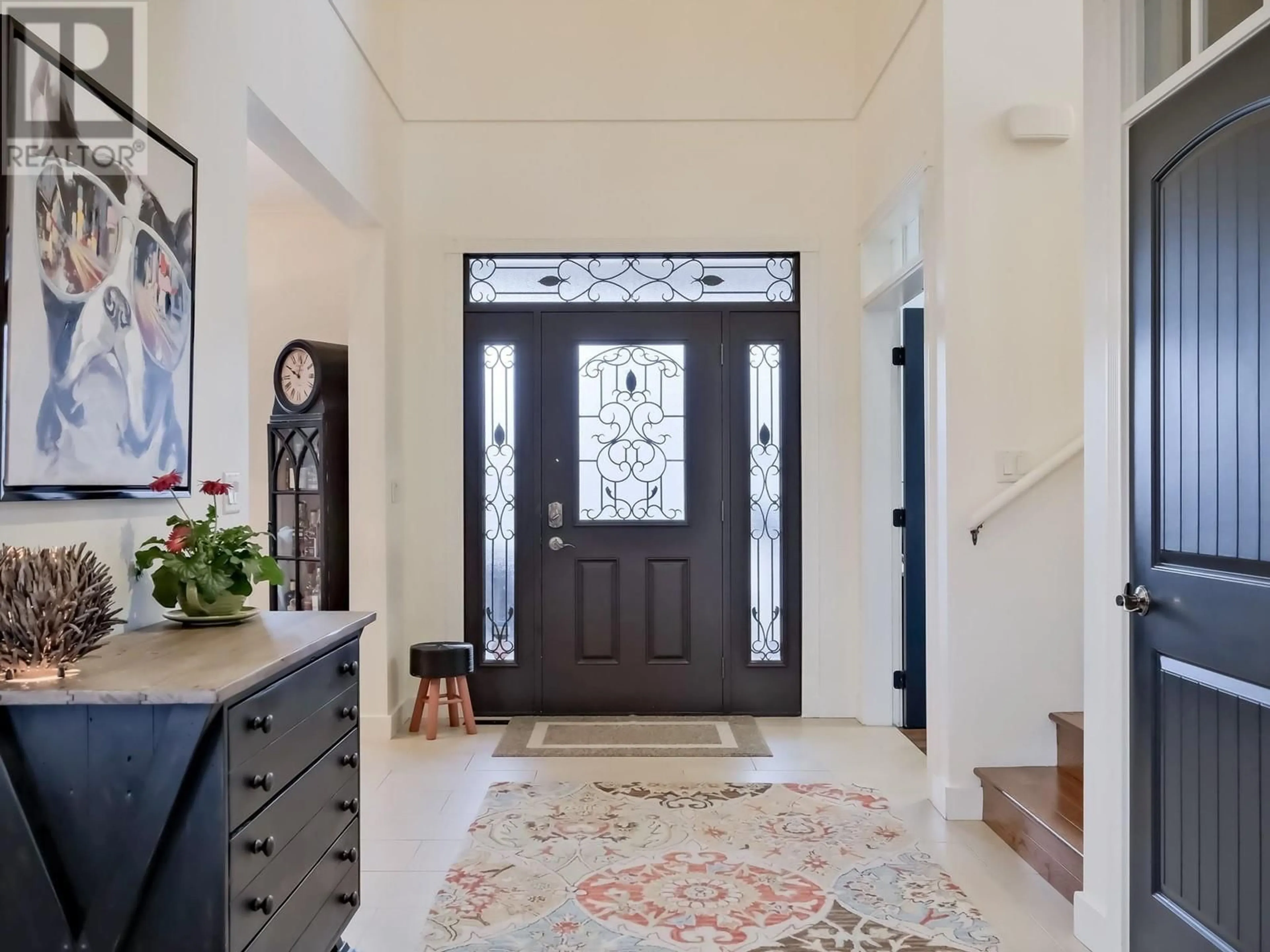 Indoor entryway for 421 BIRCH AVENUE, Kelowna British Columbia V1Y5G7