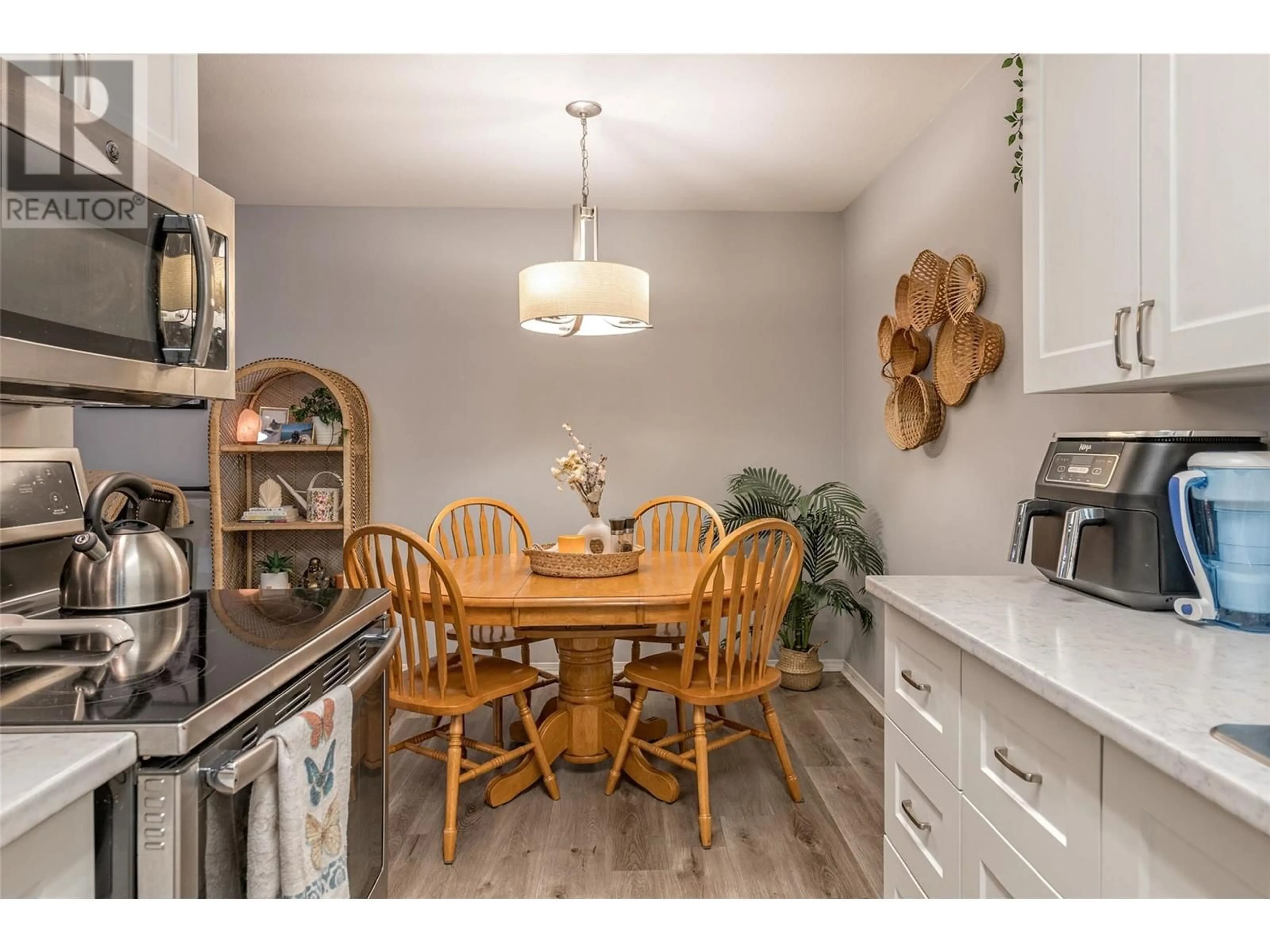 Open concept kitchen, wood/laminate floor for 3700 28A Street Unit# 106, Vernon British Columbia V1T9K6