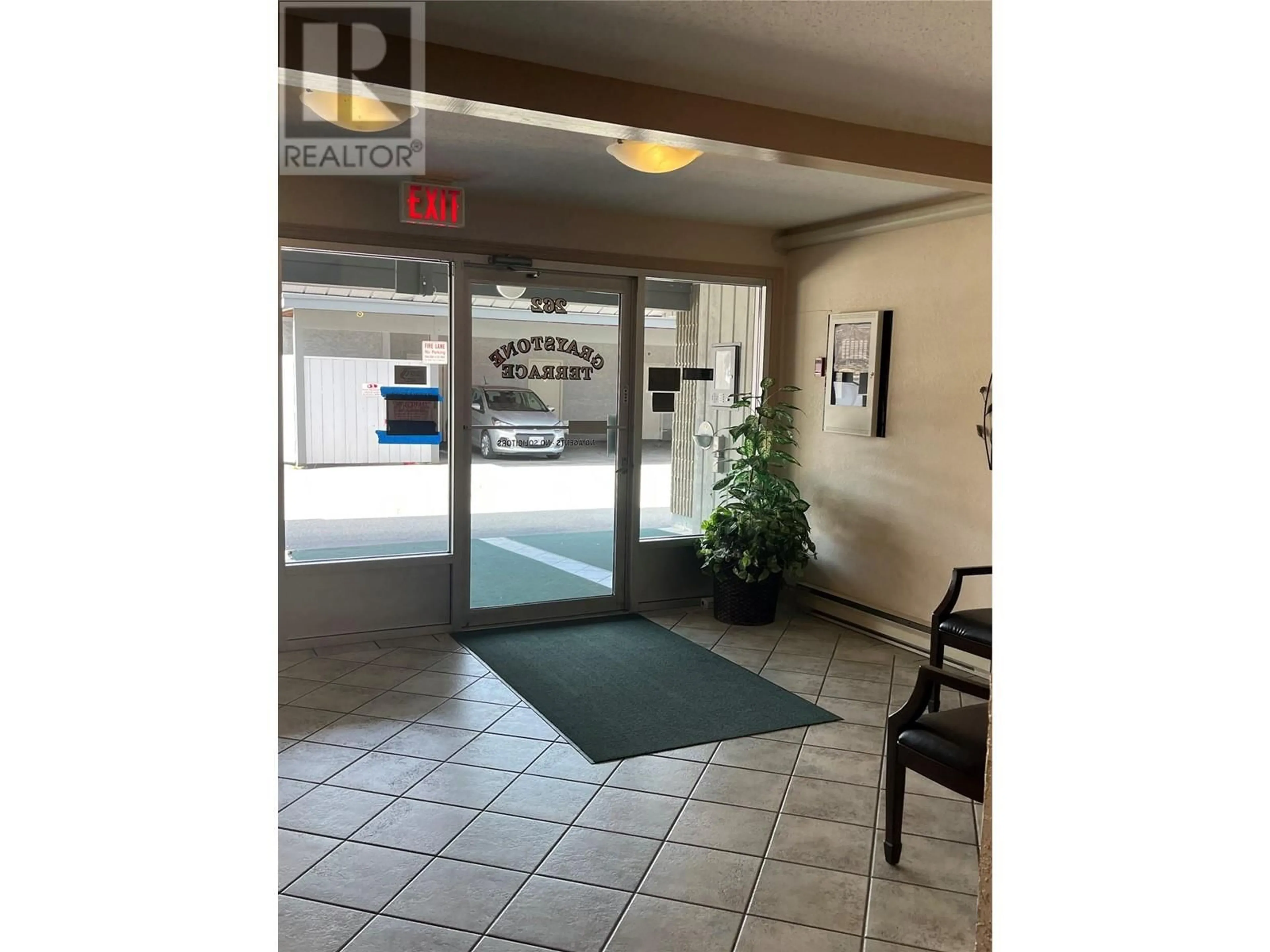 Indoor foyer for 262 Kinney Avenue Unit# 211, Penticton British Columbia V2A3N9