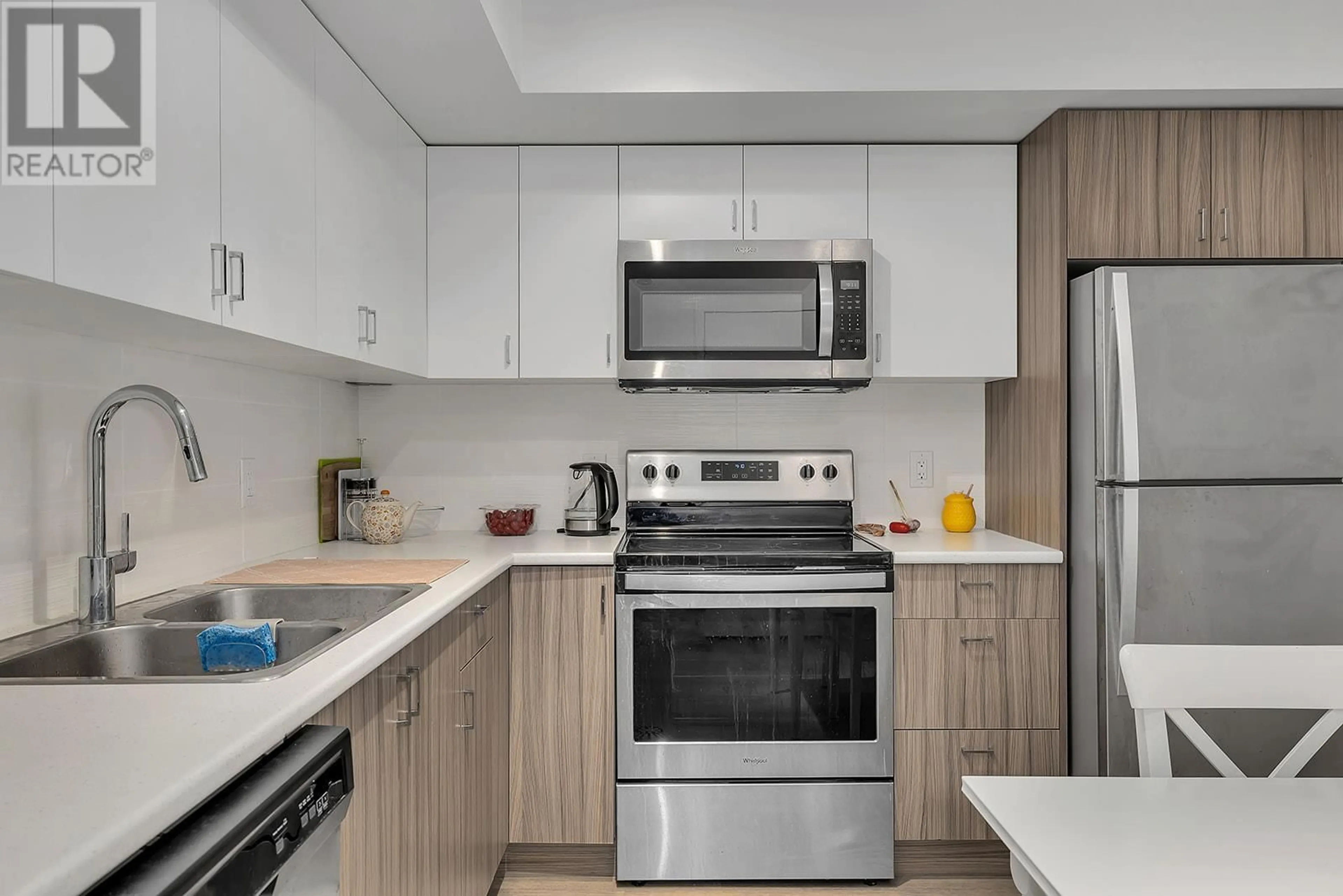 Standard kitchen, unknown for PH12 - 655 ACADEMY WAY, Kelowna British Columbia V1V3A4