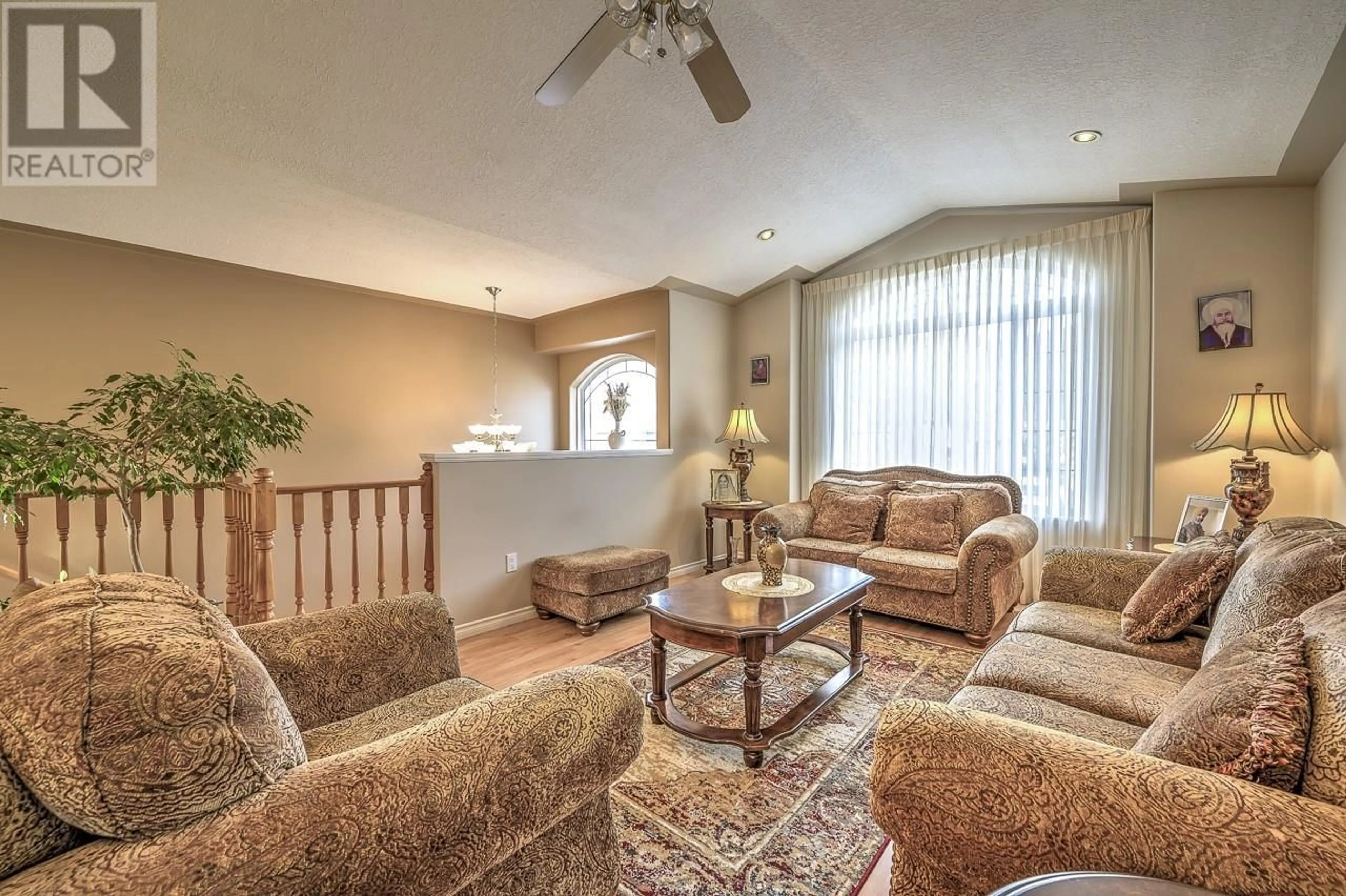 Living room with furniture, unknown for 2617 BRIARWOOD AVENUE, Kamloops British Columbia V2B8P7