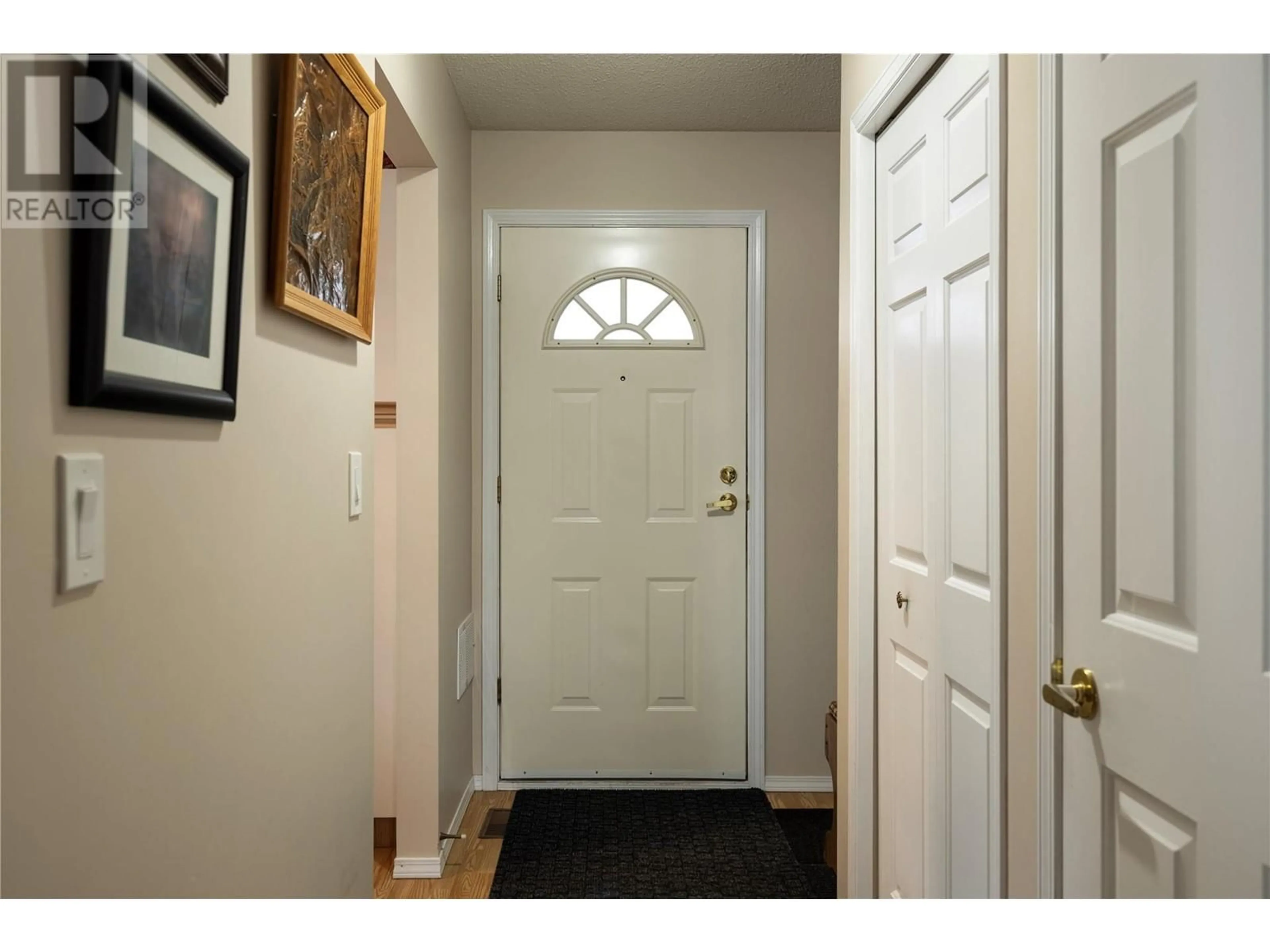 Indoor entryway for 16 - 3900 27 AVENUE, Vernon British Columbia V1T9E6