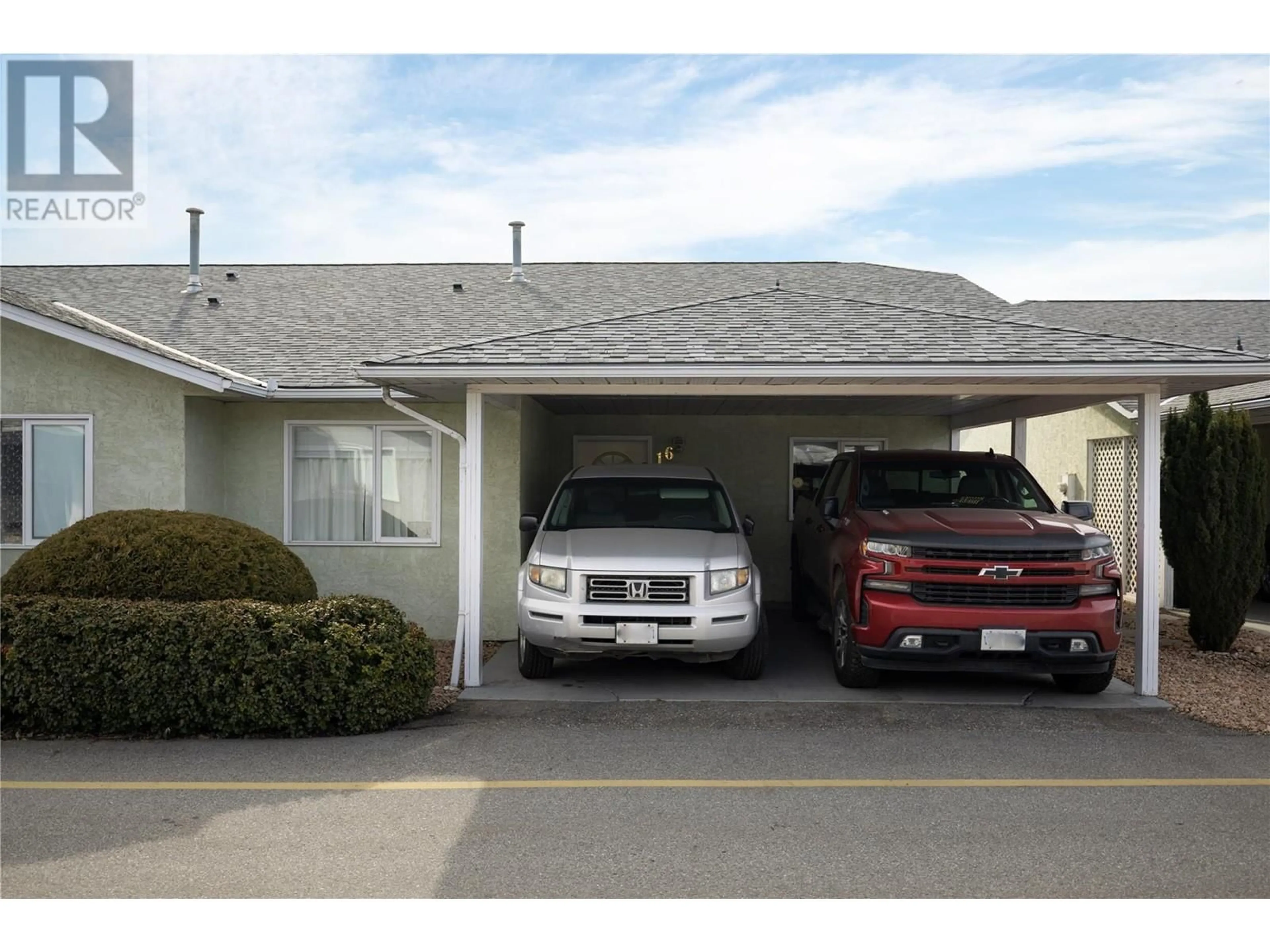 Indoor garage for 3900 27 Avenue Unit# 16, Vernon British Columbia V1T9E6