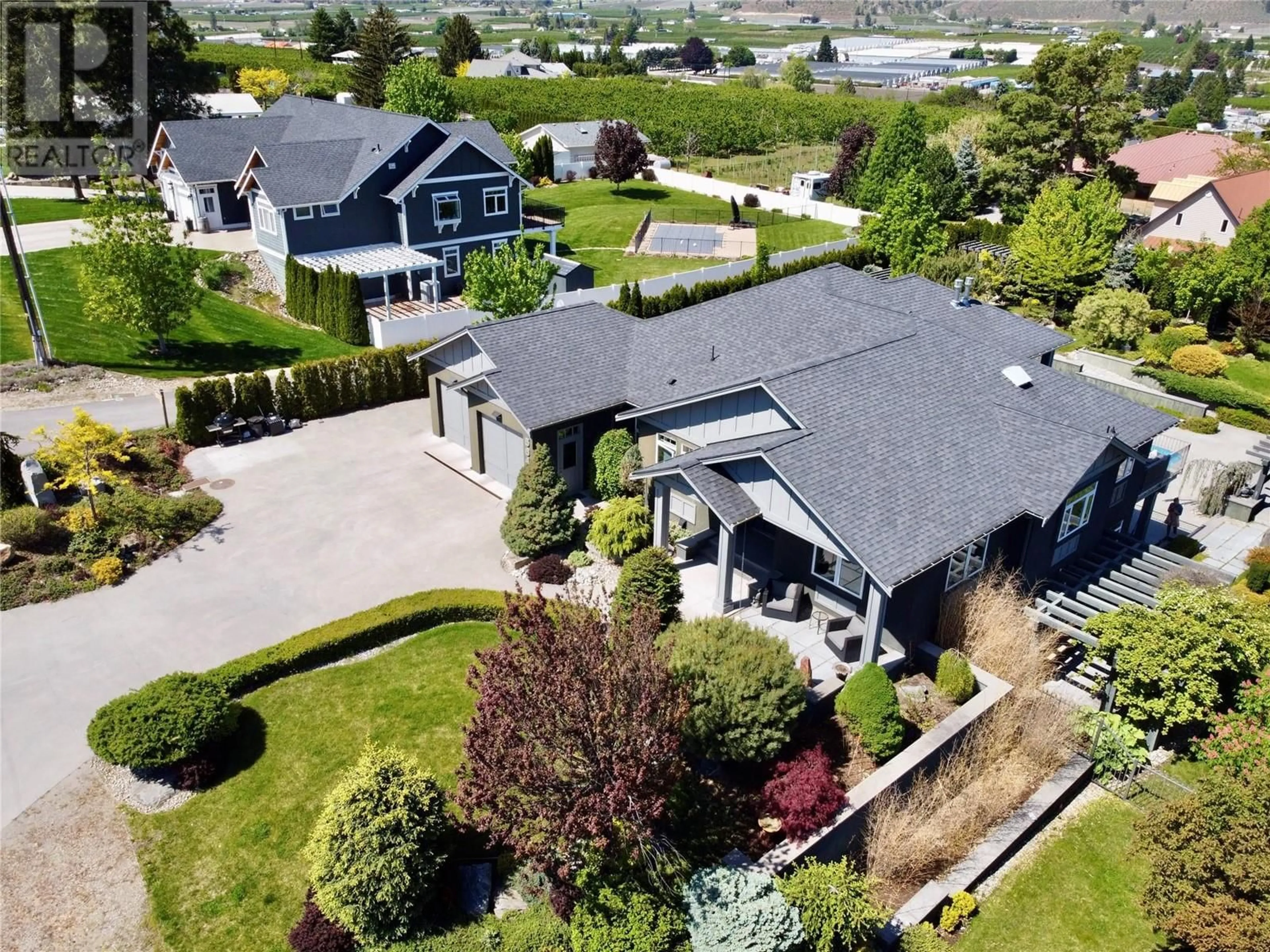 A pic from outside/outdoor area/front of a property/back of a property/a pic from drone, street for 5642 YARROW STREET, Oliver British Columbia V0H1T0