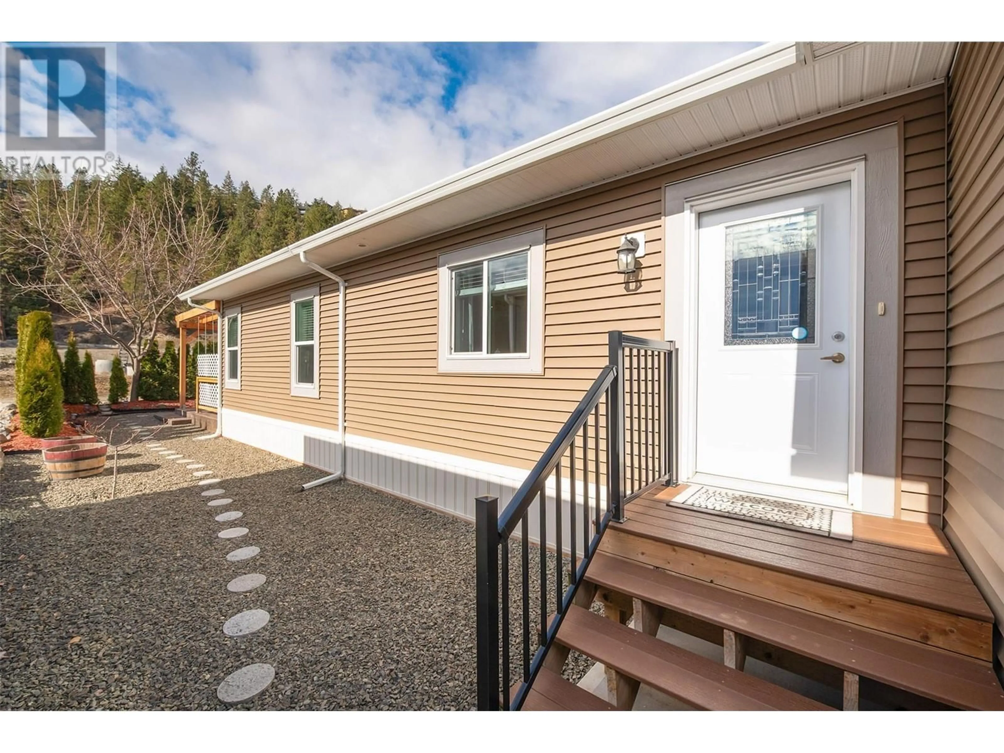 Home with vinyl exterior material, street for 47 - 1835 NANCEE WAY COURT, West Kelowna British Columbia V1Z4C1