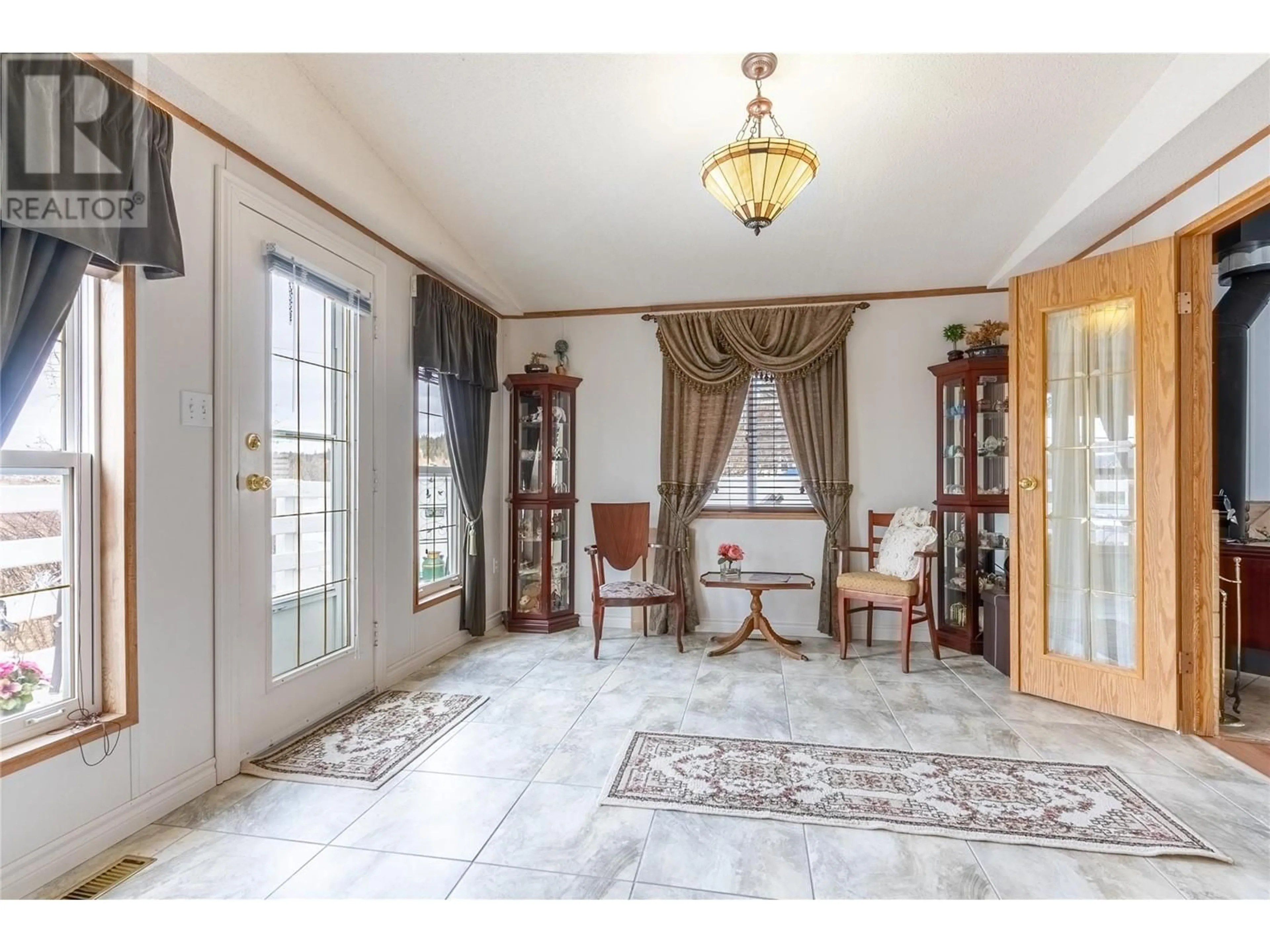 Indoor foyer for 6 JASPER DRIVE, Logan Lake British Columbia V0K1W0
