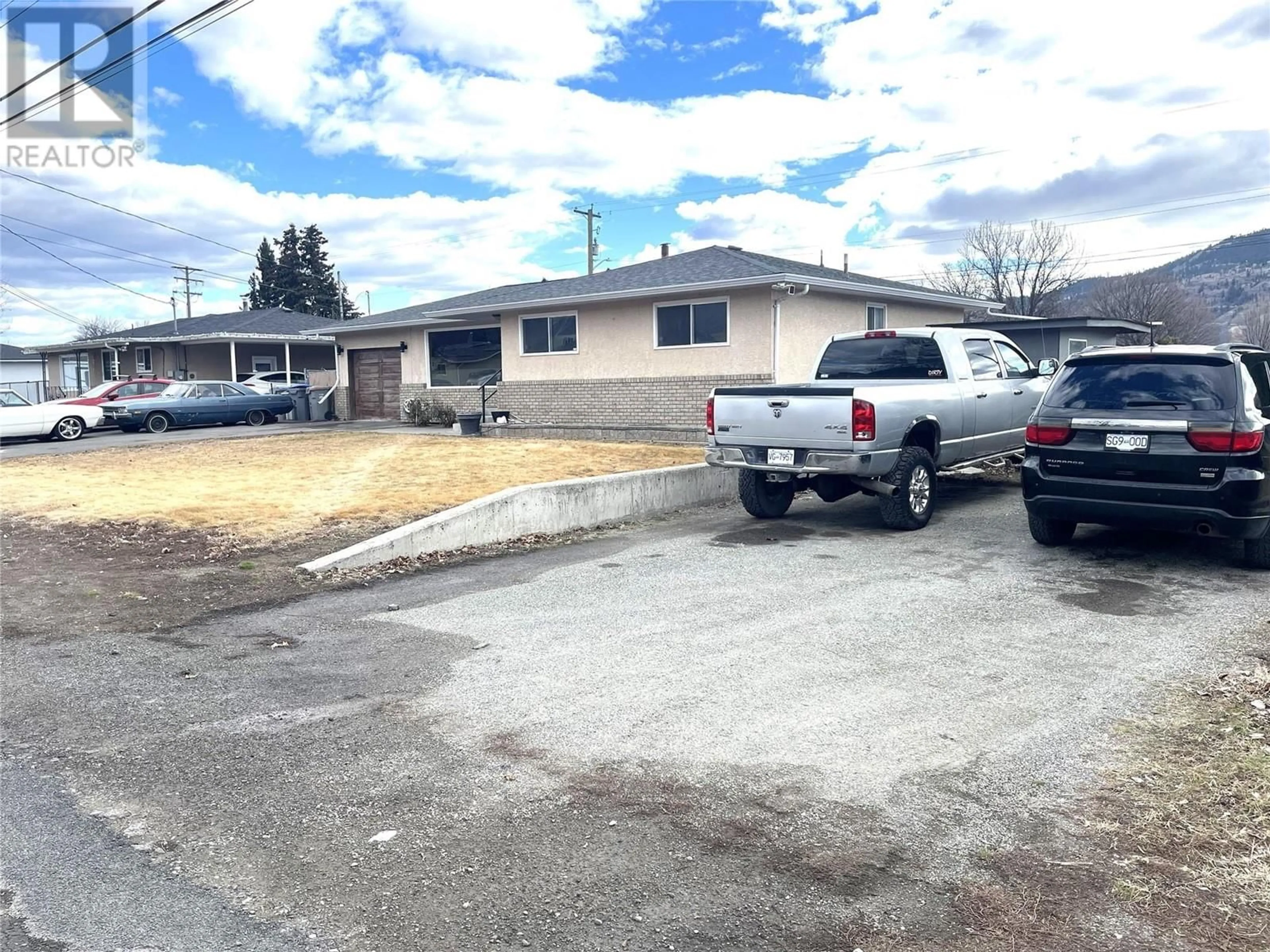 A pic from outside/outdoor area/front of a property/back of a property/a pic from drone, street for 2041 Fleetwood Avenue, Kamloops British Columbia V2B4S3