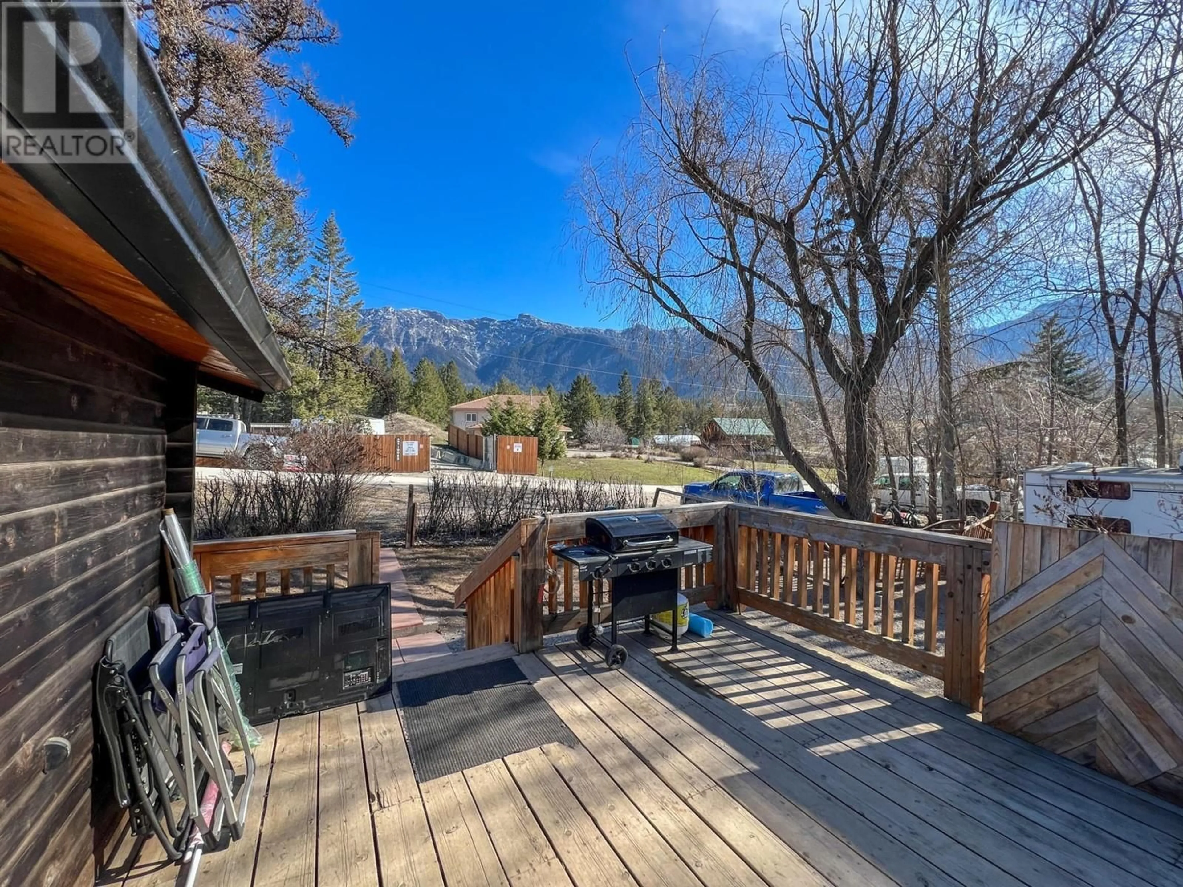 A pic from outside/outdoor area/front of a property/back of a property/a pic from drone, mountain view for 4848 HAMMOND Avenue, Edgewater British Columbia V0A1E0