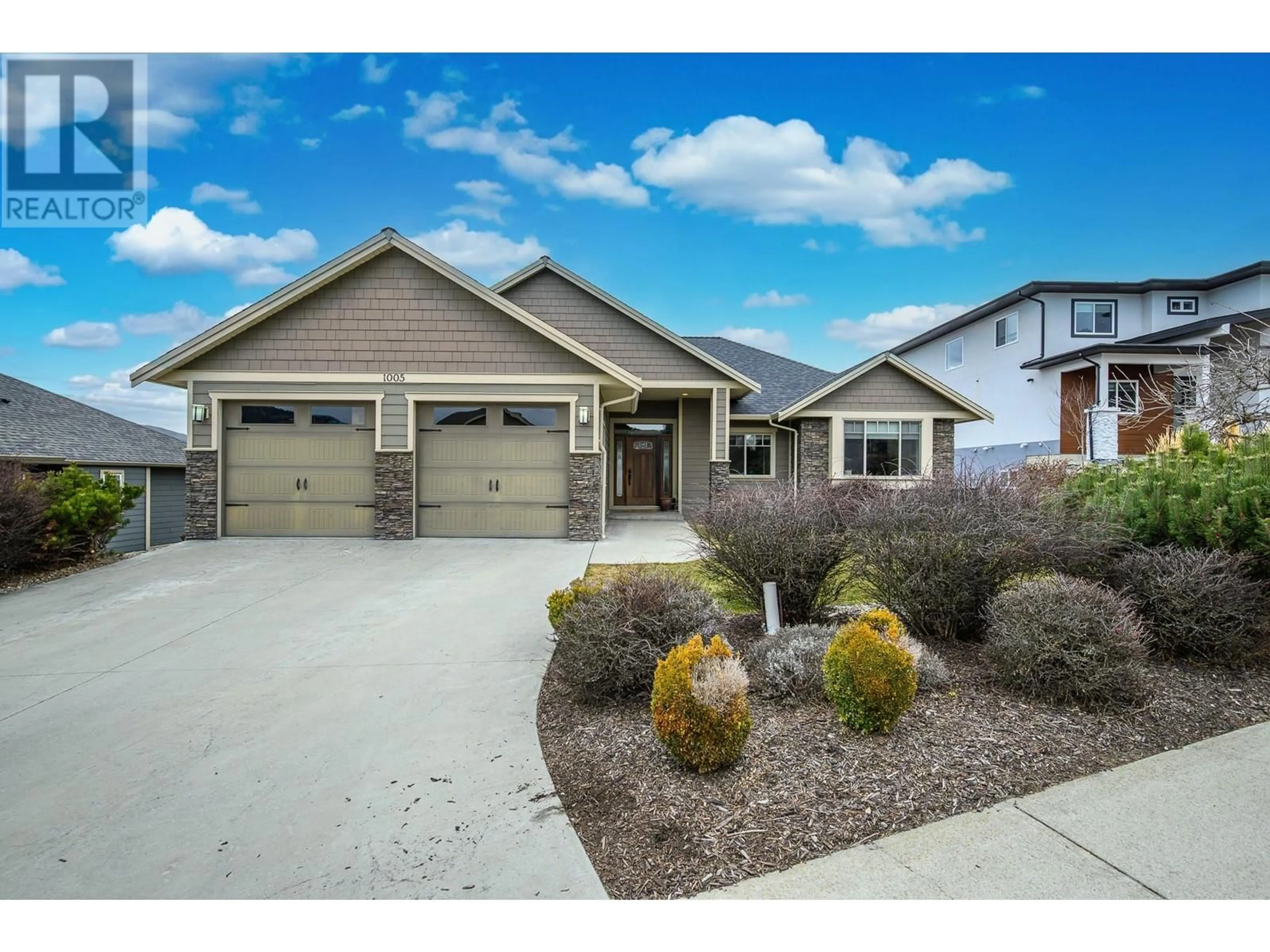 Home with vinyl exterior material, street for 1005 LONGACRE PLACE, Vernon British Columbia V1H1H7