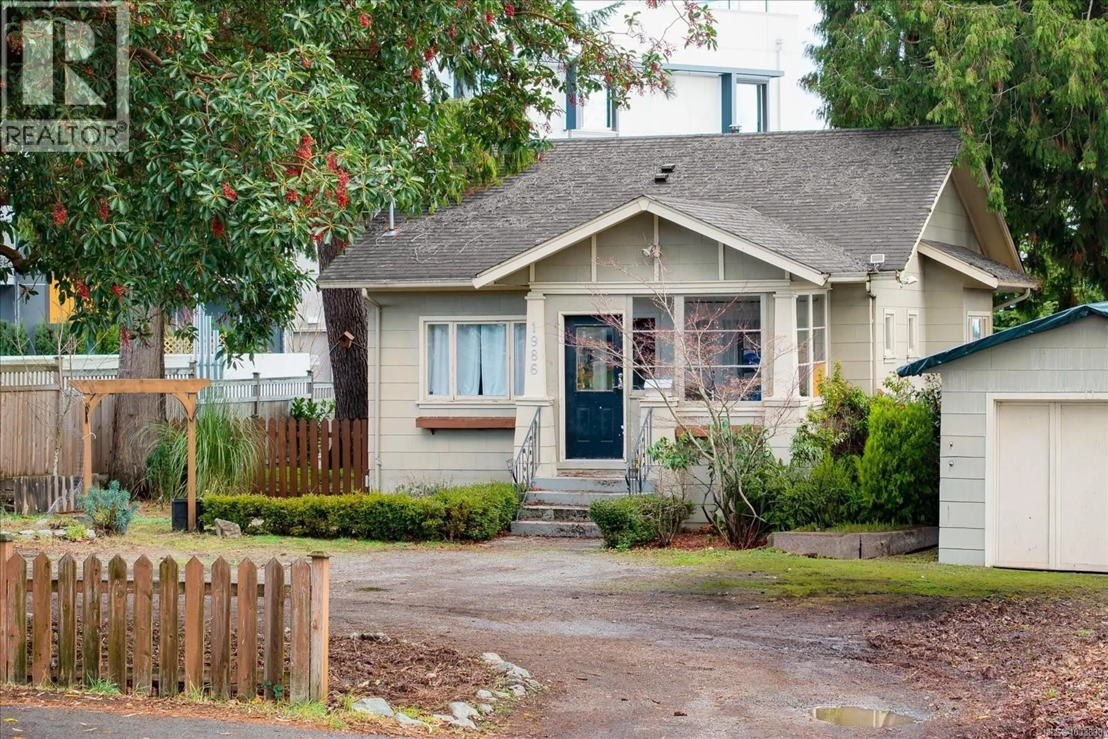 Home with vinyl exterior material, street for 1986 ESTEVAN ROAD, Nanaimo British Columbia V9S3Z2