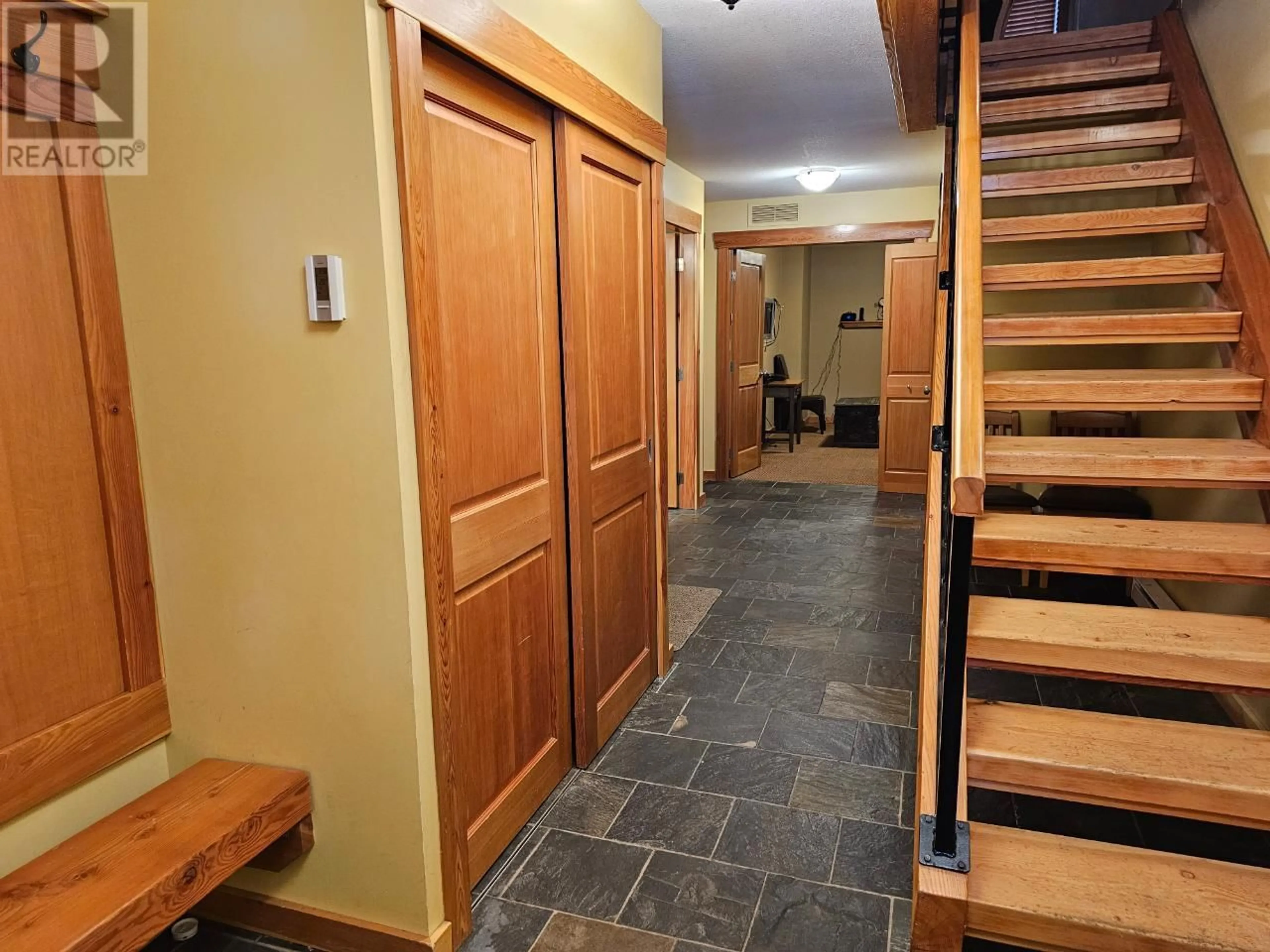 Indoor foyer for 103 - 41 RIVERMOUNT PLACE, Fernie British Columbia V0B1M7