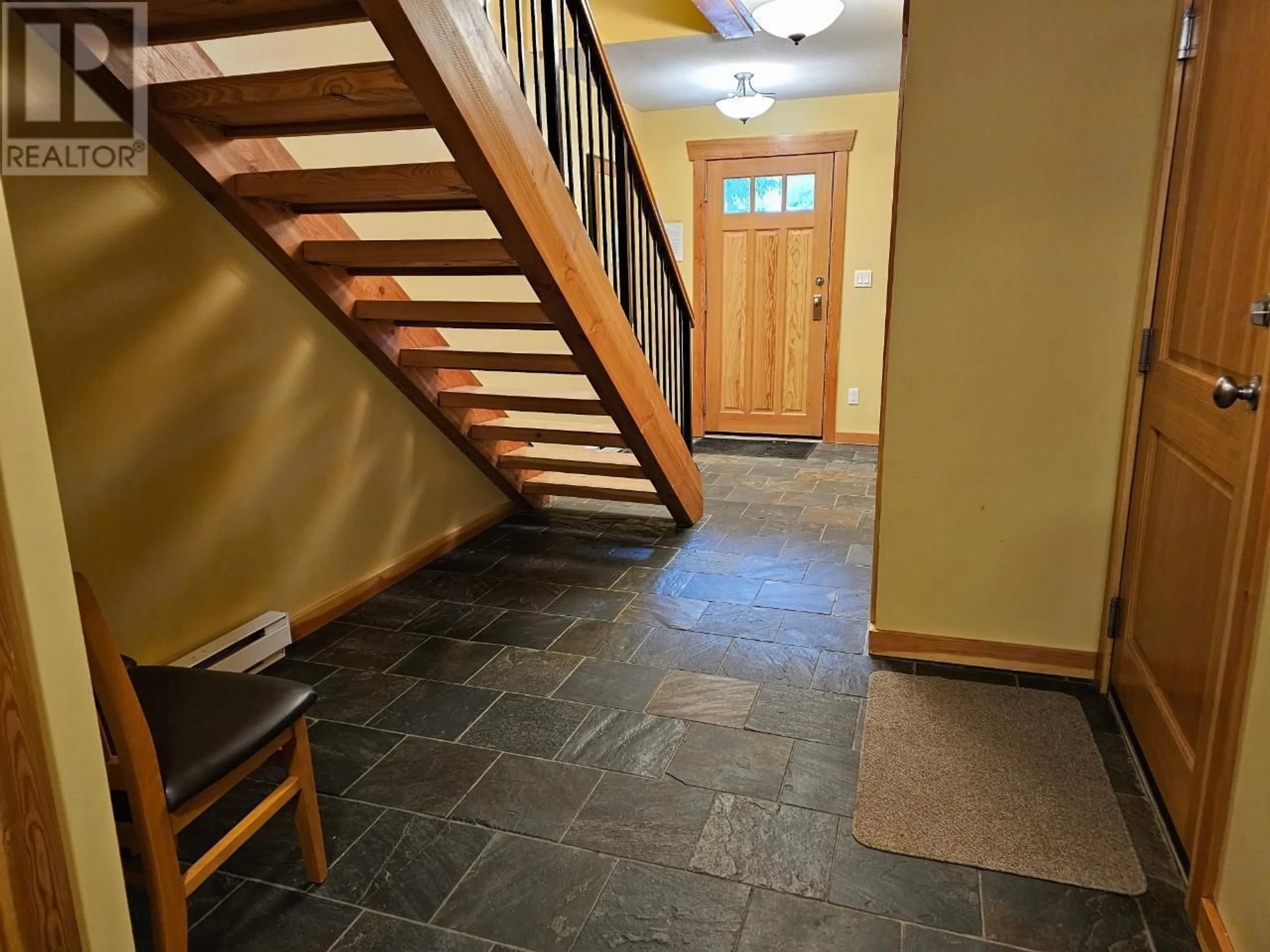 Indoor foyer for 103 - 41 RIVERMOUNT PLACE, Fernie British Columbia V0B1M7