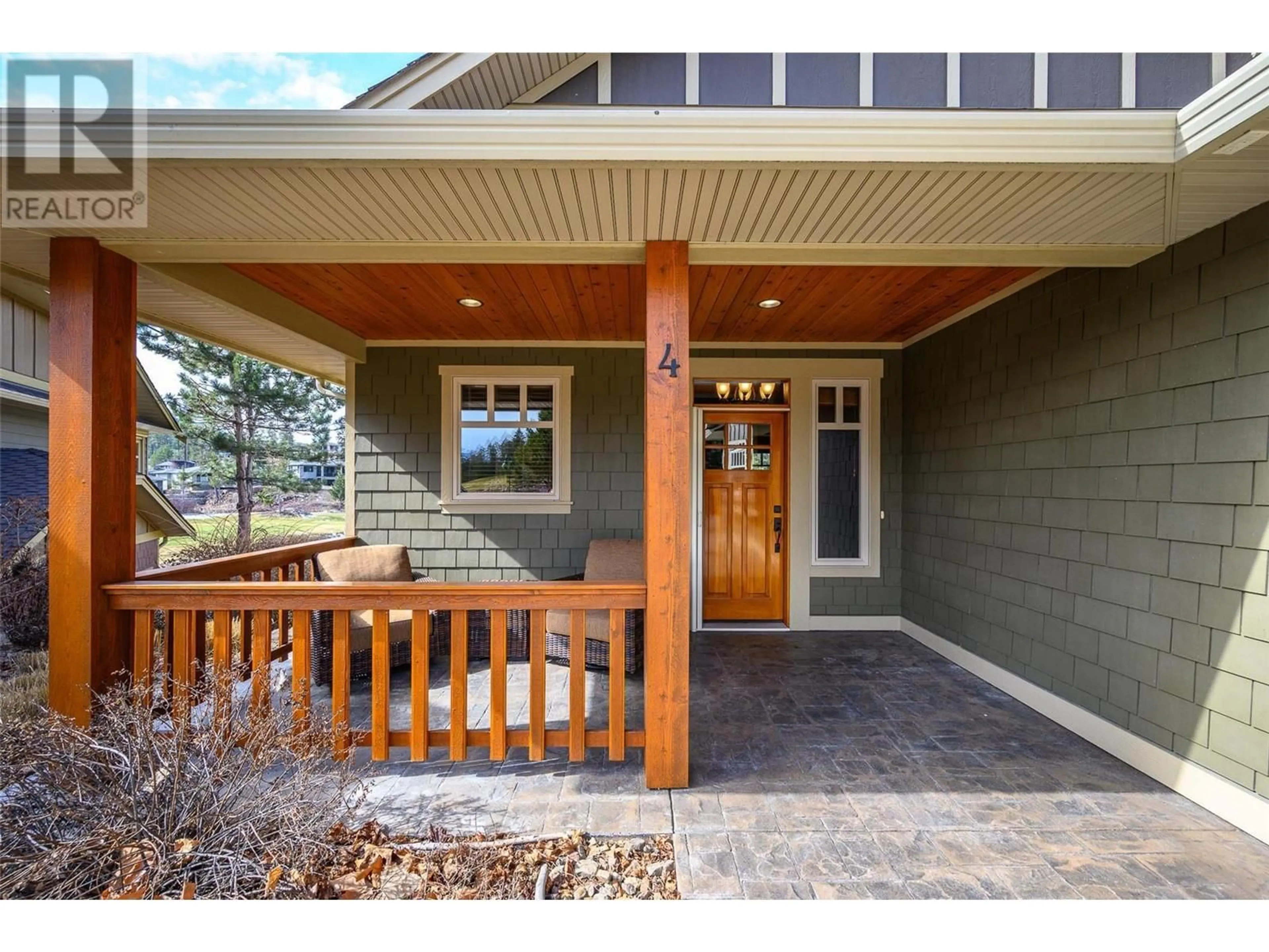Indoor entryway for 4 - 27 BIRDIE LAKE DRIVE, Vernon British Columbia V1H2J4