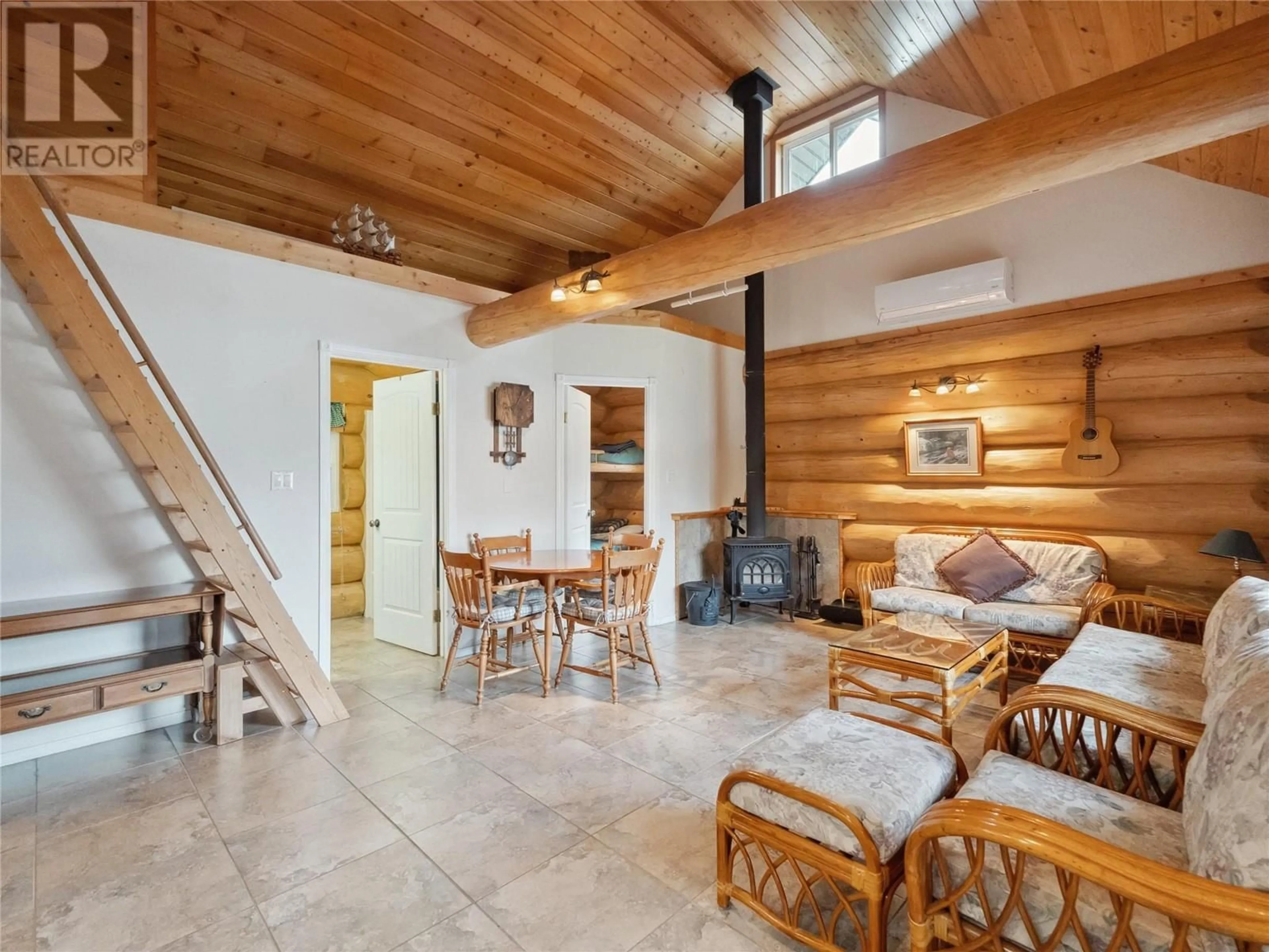 Living room with furniture, unknown for 10276 TWIN BAYS ROAD, Boswell British Columbia V0B1G0