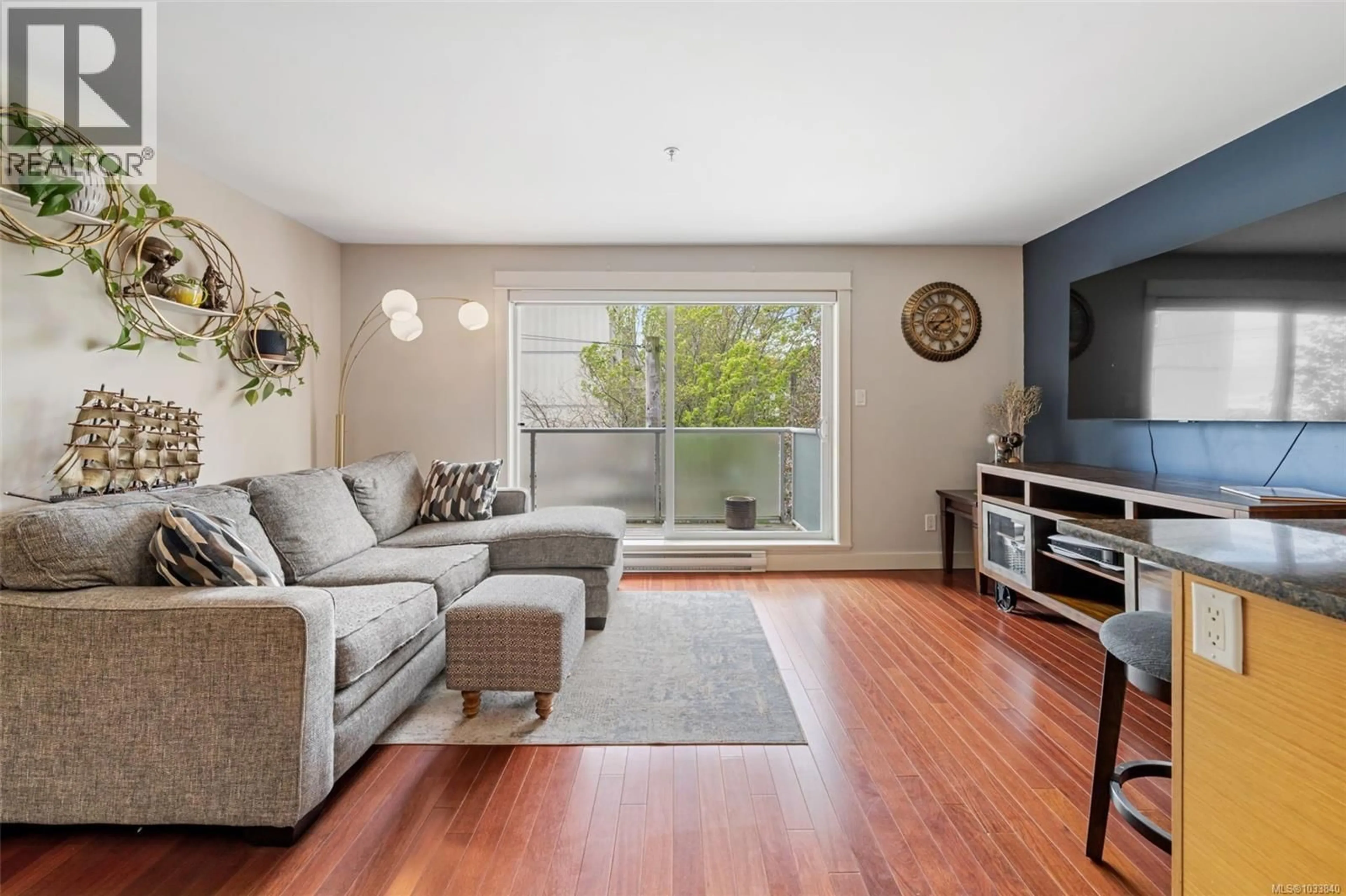 Living room with furniture, wood/laminate floor for 305 - 1315 ESQUIMALT ROAD, Esquimalt British Columbia V9A3P5