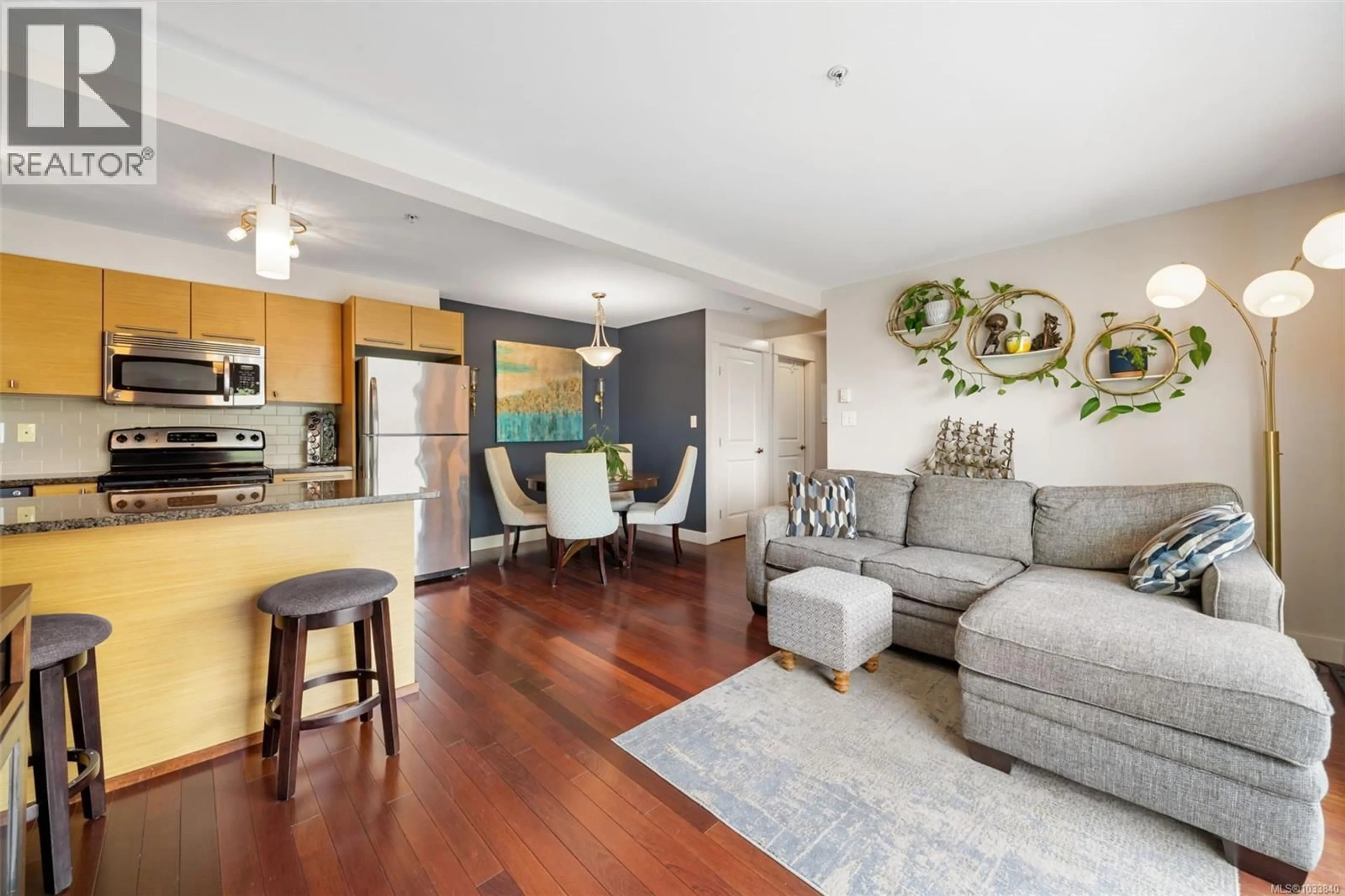 Living room with furniture, wood/laminate floor for 305 - 1315 ESQUIMALT ROAD, Esquimalt British Columbia V9A3P5