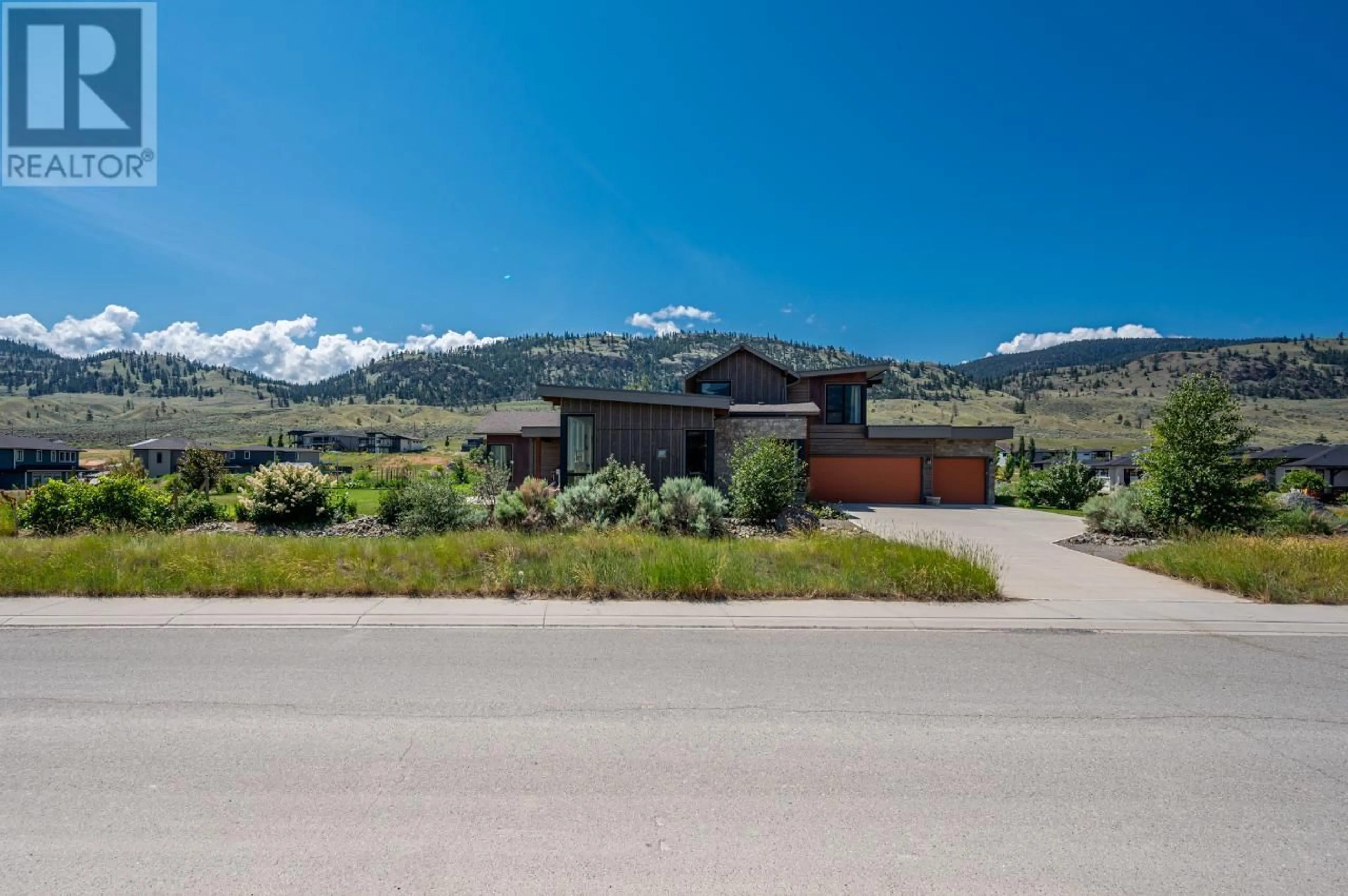A pic from outside/outdoor area/front of a property/back of a property/a pic from drone, mountain view for 213 RUE CHEVAL NOIR OTHER, Kamloops British Columbia V1S0B3