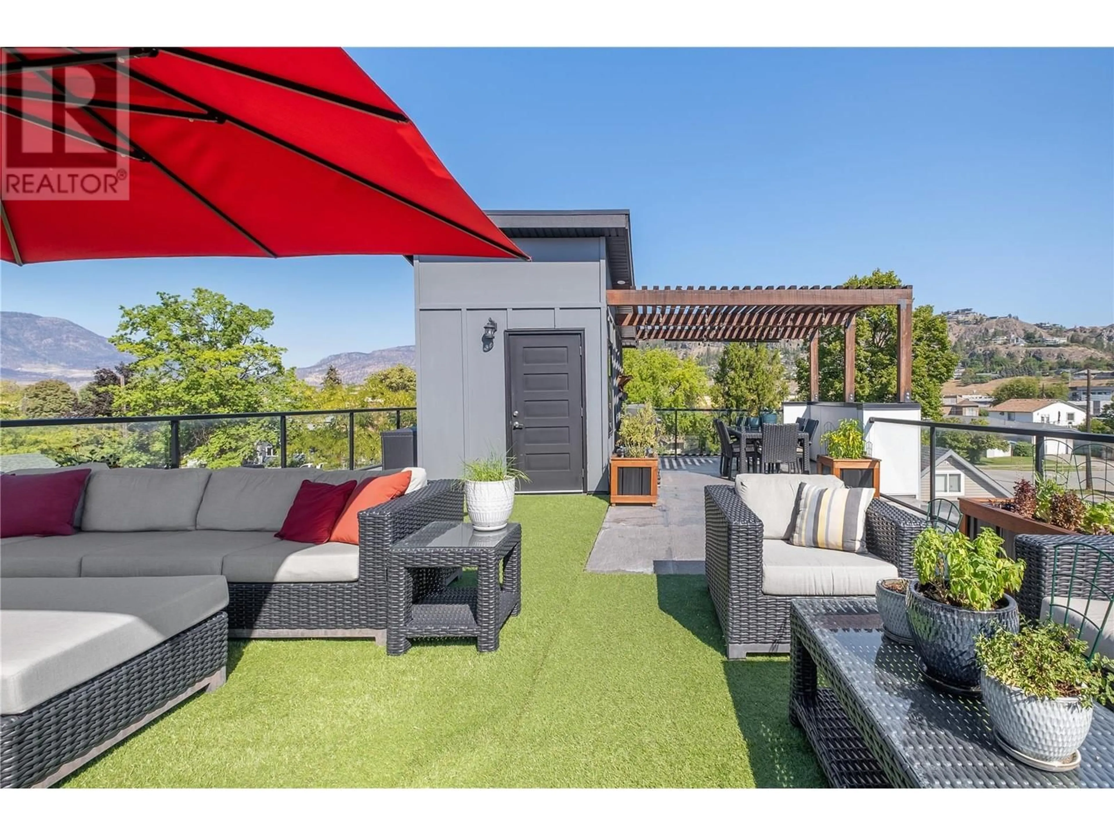 Patio, street for 985 CORONATION AVENUE, Kelowna British Columbia V1Y3A6