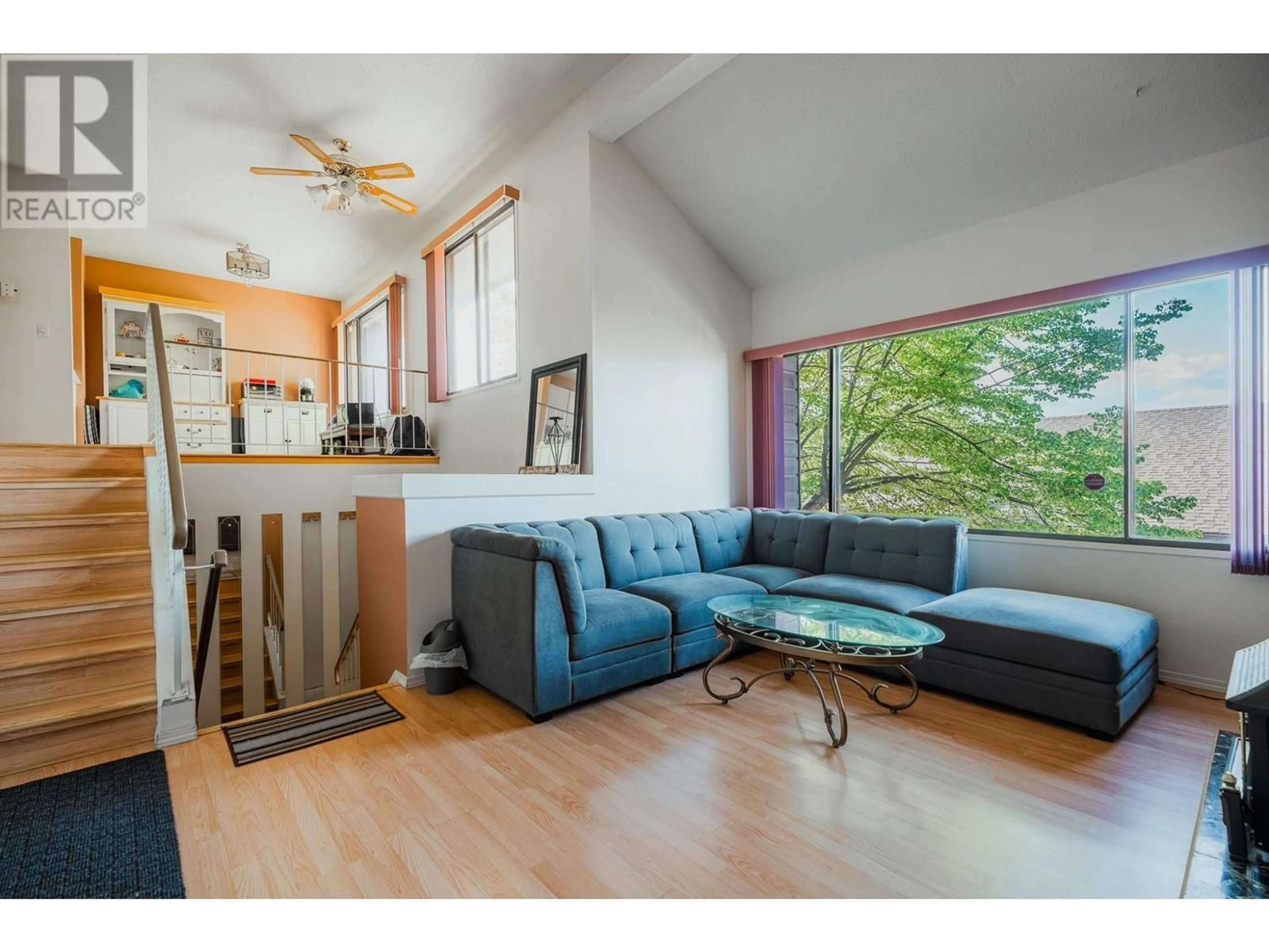 Living room with furniture, wood/laminate floor for 18 - 1155 HUGH ALLAN DRIVE, Kamloops British Columbia V1S1B4
