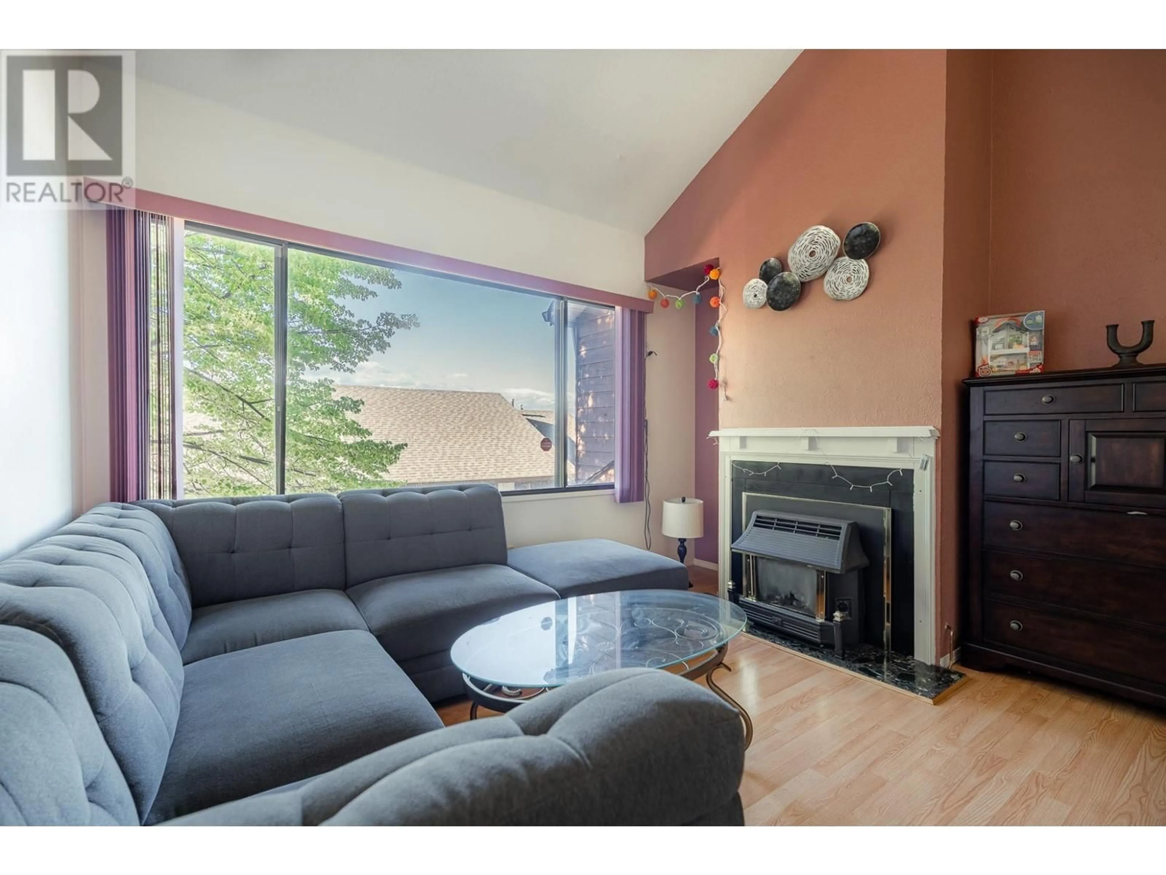 Living room with furniture, unknown for 18 - 1155 HUGH ALLAN DRIVE, Kamloops British Columbia V1S1B4