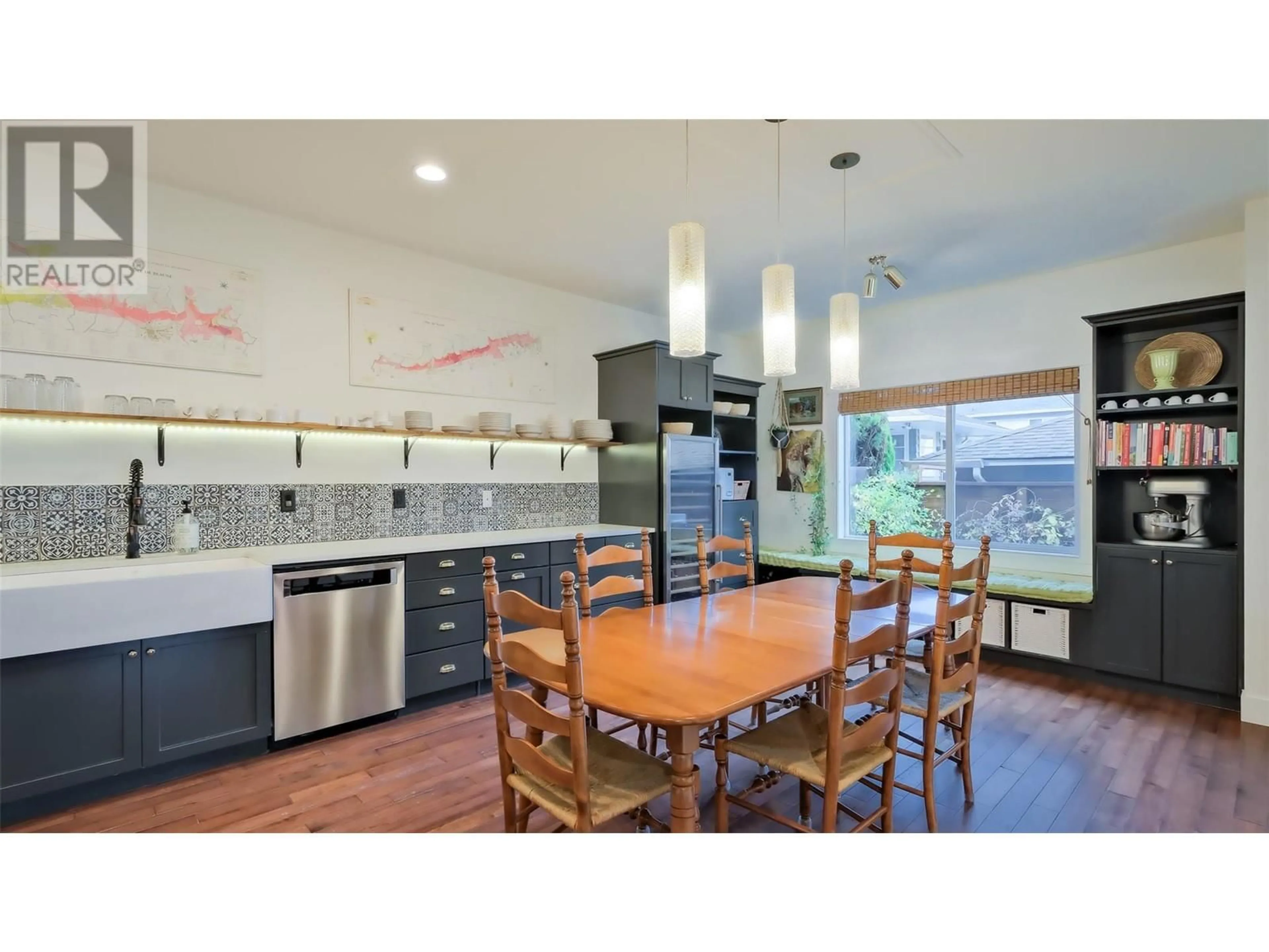 Indoor entryway for 1818 BOWES STREET, Kelowna British Columbia V1Y0B3