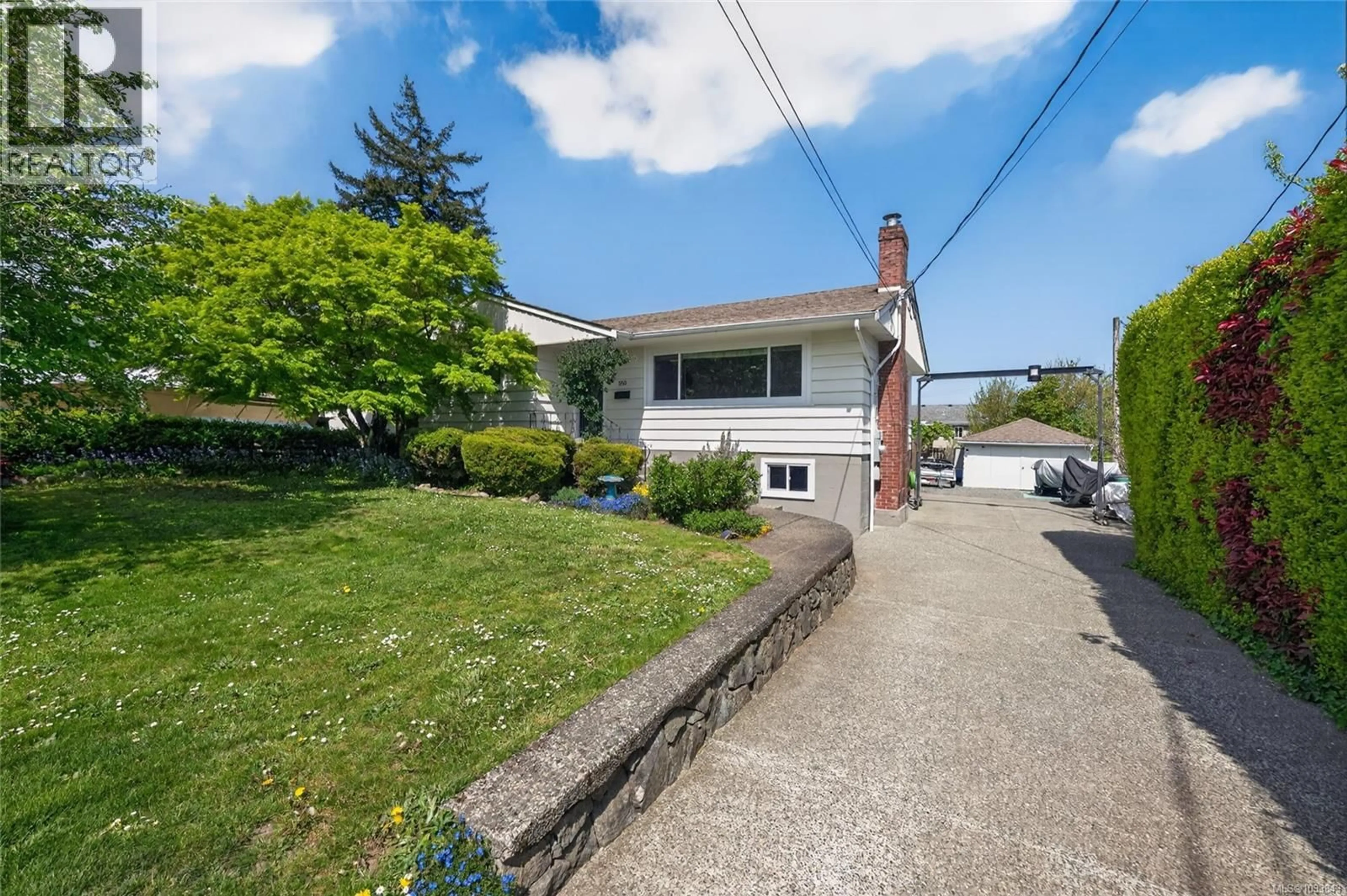 A pic from outside/outdoor area/front of a property/back of a property/a pic from drone, street for 550 CADOGAN STREET, Nanaimo British Columbia V9S1T4