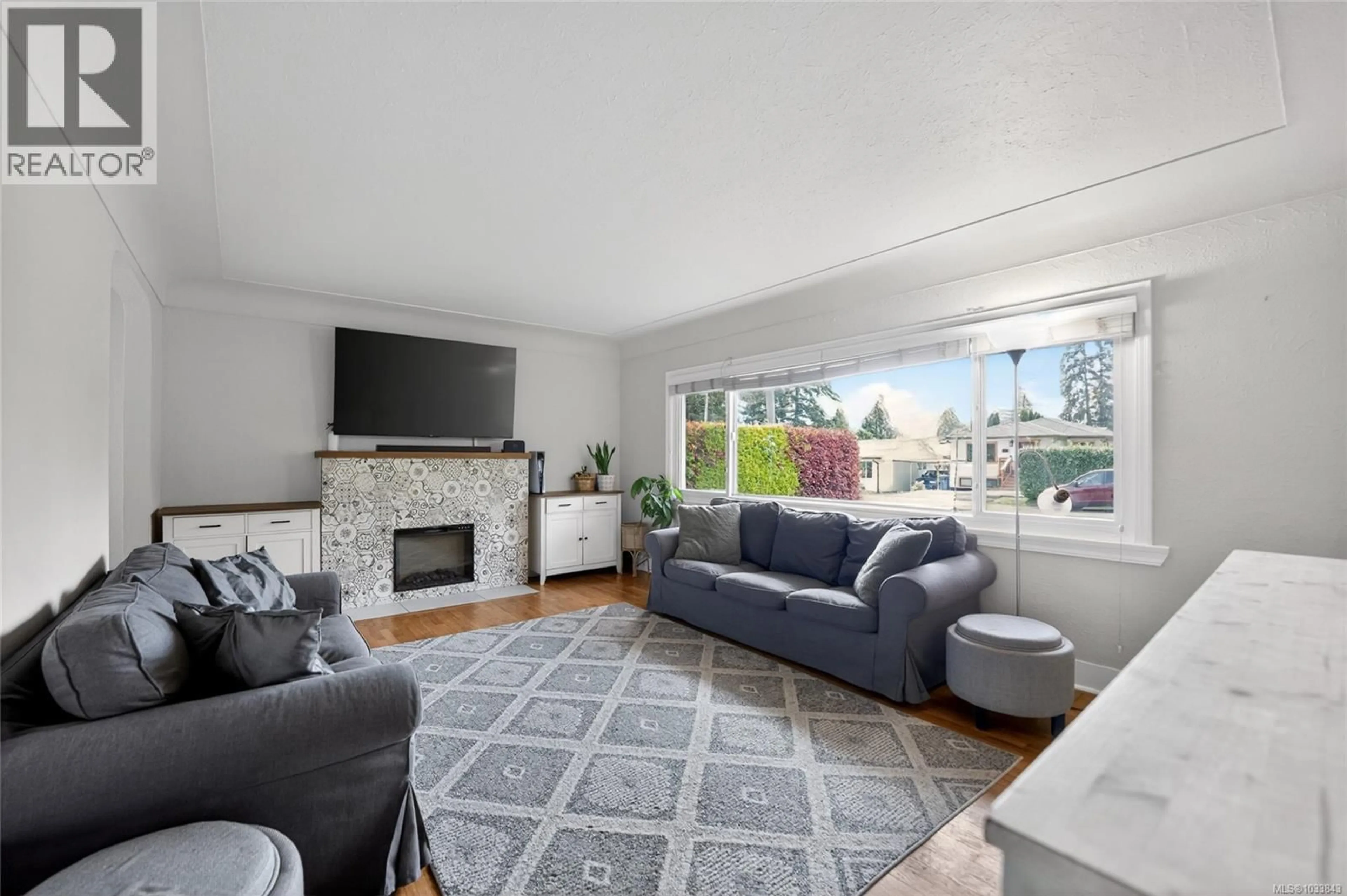 Living room with furniture, unknown for 550 CADOGAN STREET, Nanaimo British Columbia V9S1T4