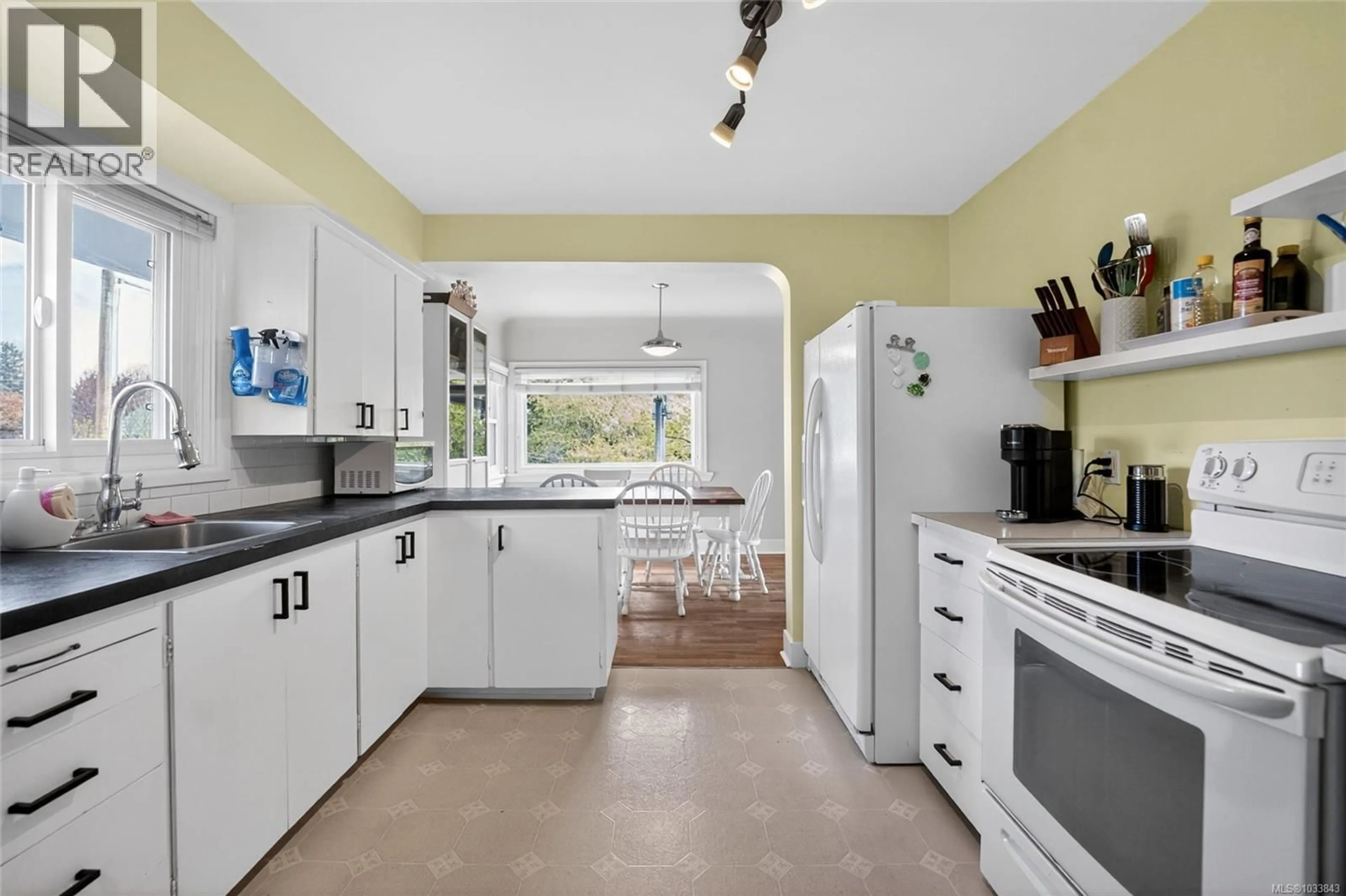 Unknown for 550 CADOGAN STREET, Nanaimo British Columbia V9S1T4