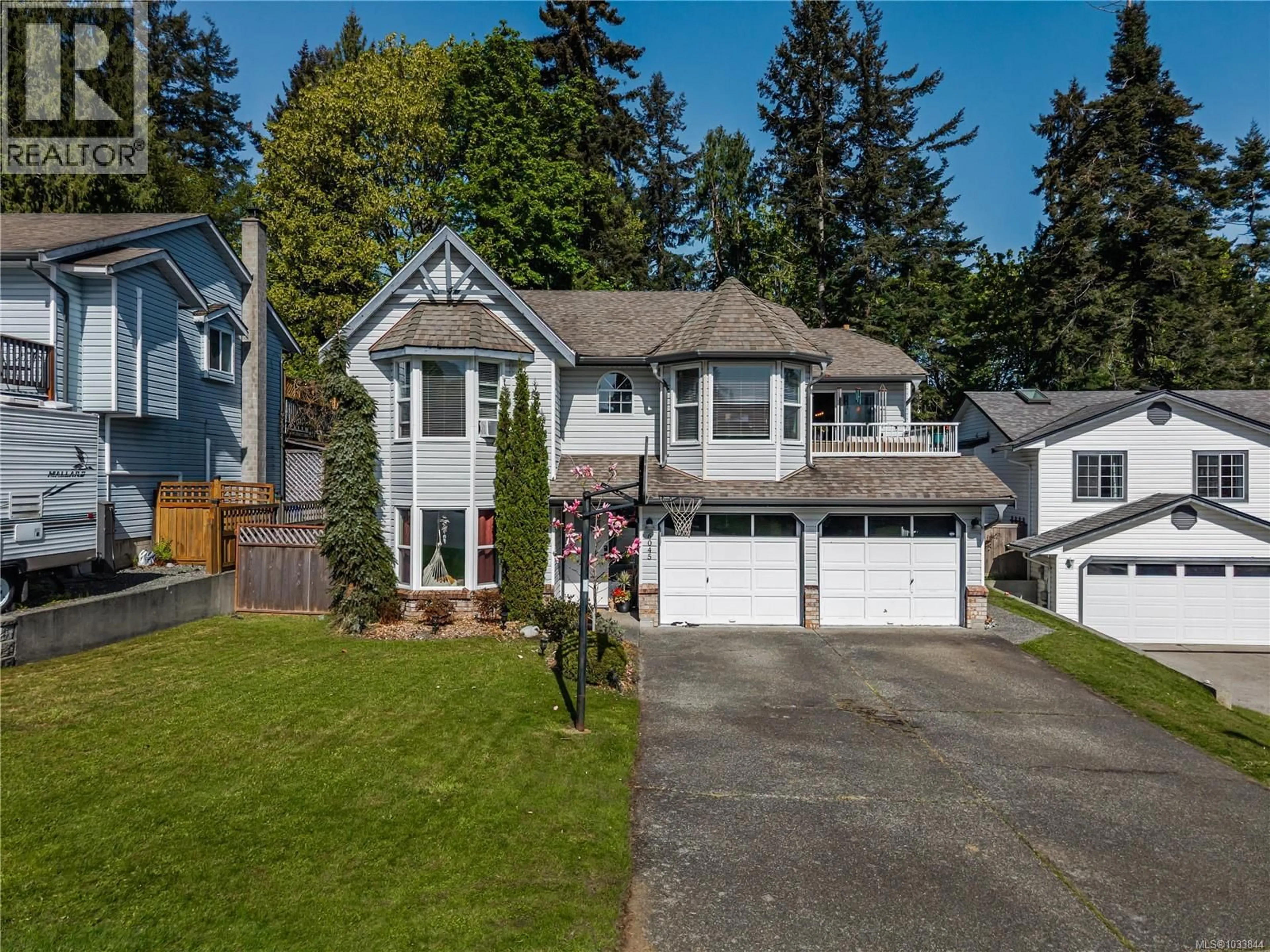 Home with vinyl exterior material, street for 6045 DRIFTWOOD PLACE, Nanaimo British Columbia V9V1G2